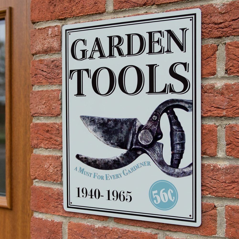 Antikas Wanddekoobjekt Ein wunderbares großes Blechschild, hellblau, Garden Tools