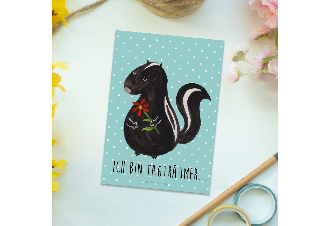 Thumbnail - Mr. & Mrs. Panda Postkarte Stinktier Blume - Türkis Pastell - Geschenk, Dankeskarte, Stinker, Ei, Charmante Designs