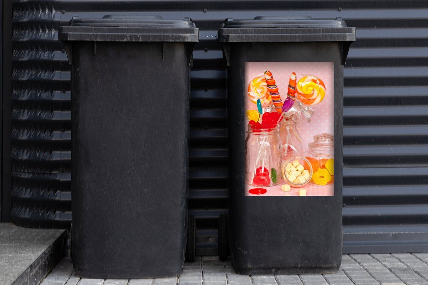 MuchoWow Wandsticker Glasgefäße Abfalbehälter mit Süßigkeiten (1 Container, Mülltonne, St), bunten Sticker, Mülleimer-aufkleber
