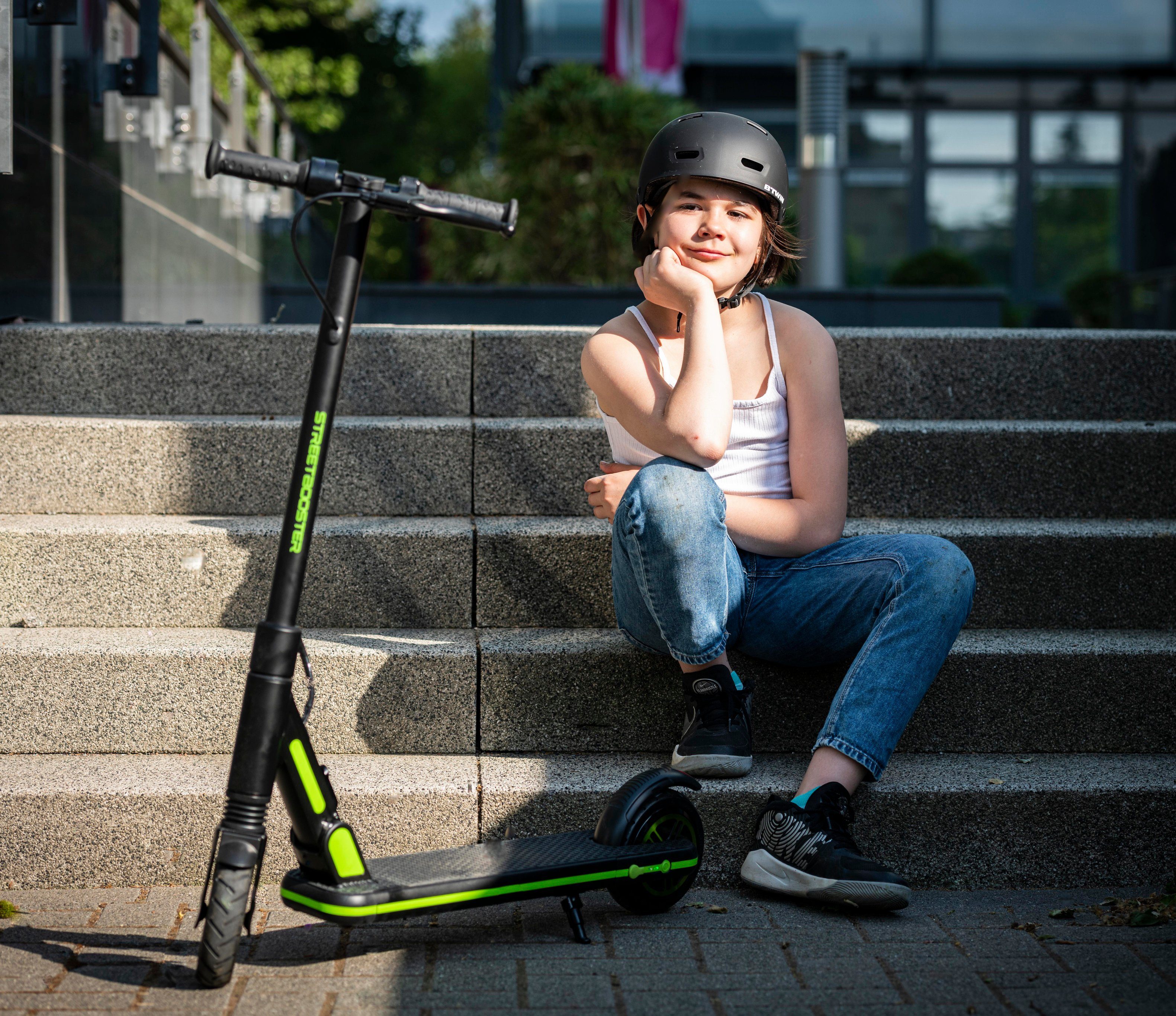 STREETBOOSTER Elektro-Kinderroller BOOSTi, Belastbarkeit 60 kg, Stoßsicherer Akku, einstellbare Geschwindigkeiten, Service