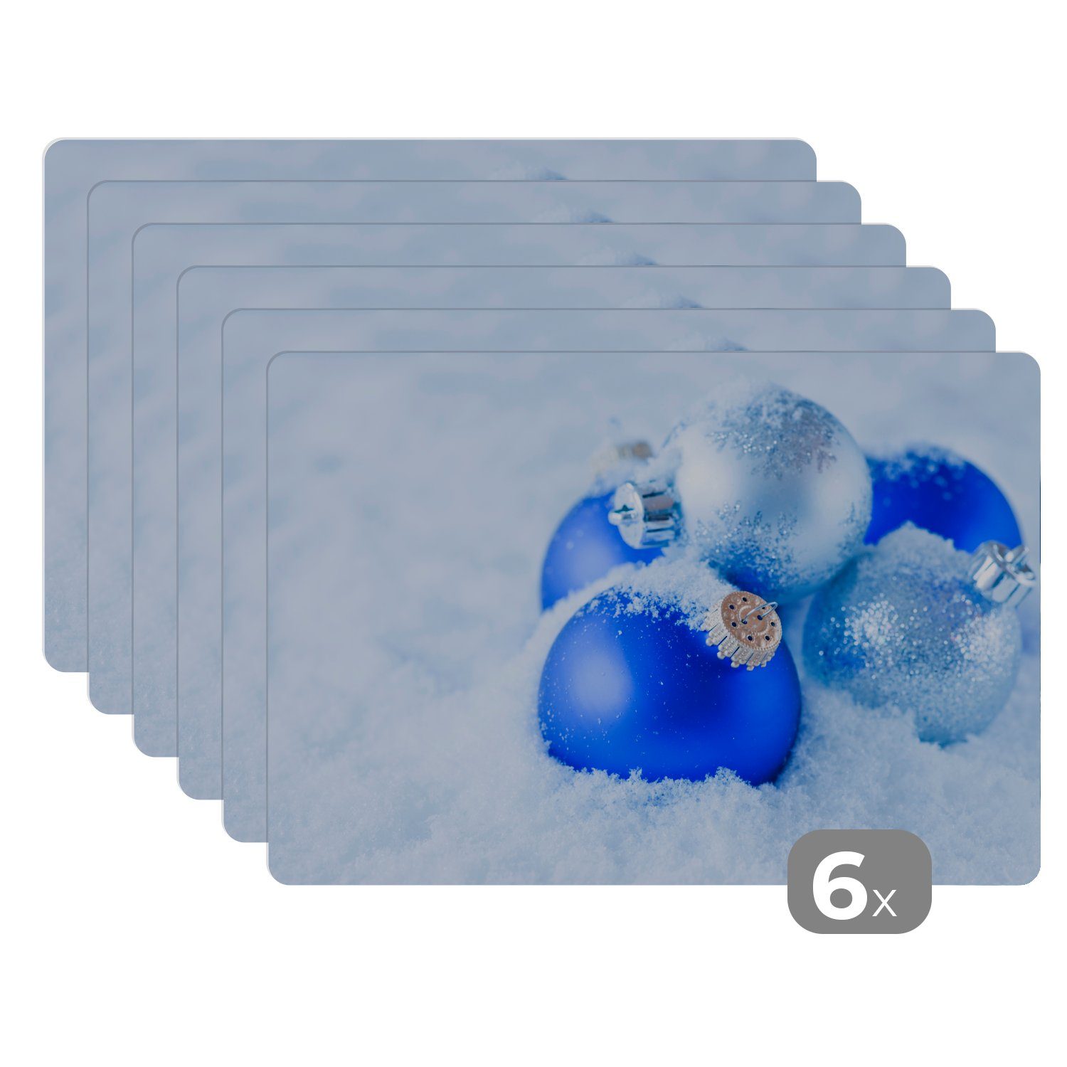 Platzset, Eine Reihe von blauen und silbernen Kugeln liegen im Schnee, MuchoWow, (6-St), Platzset, Platzdecken, Platzmatte, Tischmatten, Schmutzabweisend