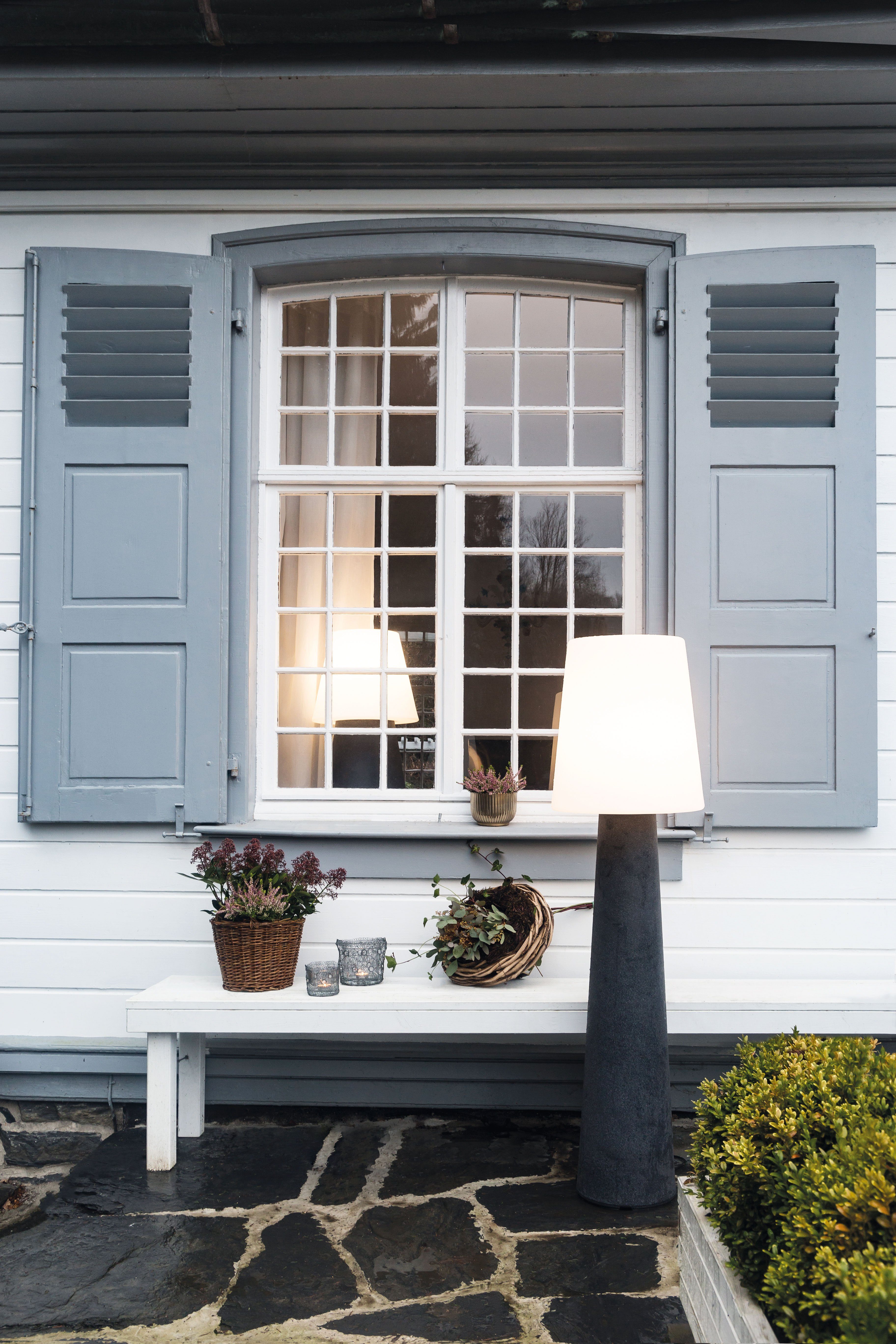 8 seasons design LED Stehlampe Shining No. 1, Dekolampe für außen (Garten, Terrasse, Balkon), LED wechselbar, E27-Fassung, warmweißes Licht, 160cm, große Stehleuchte - robust & langlebig