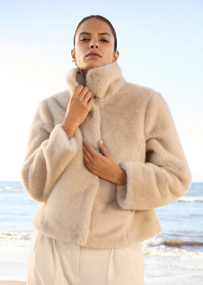 MADELEINE Outdoorjacke Webpelz-Kurzjacke mit Stehkragen Webpelzjacke mit verdeckten Druckknöpfen, Langarm, leicht gefüttert