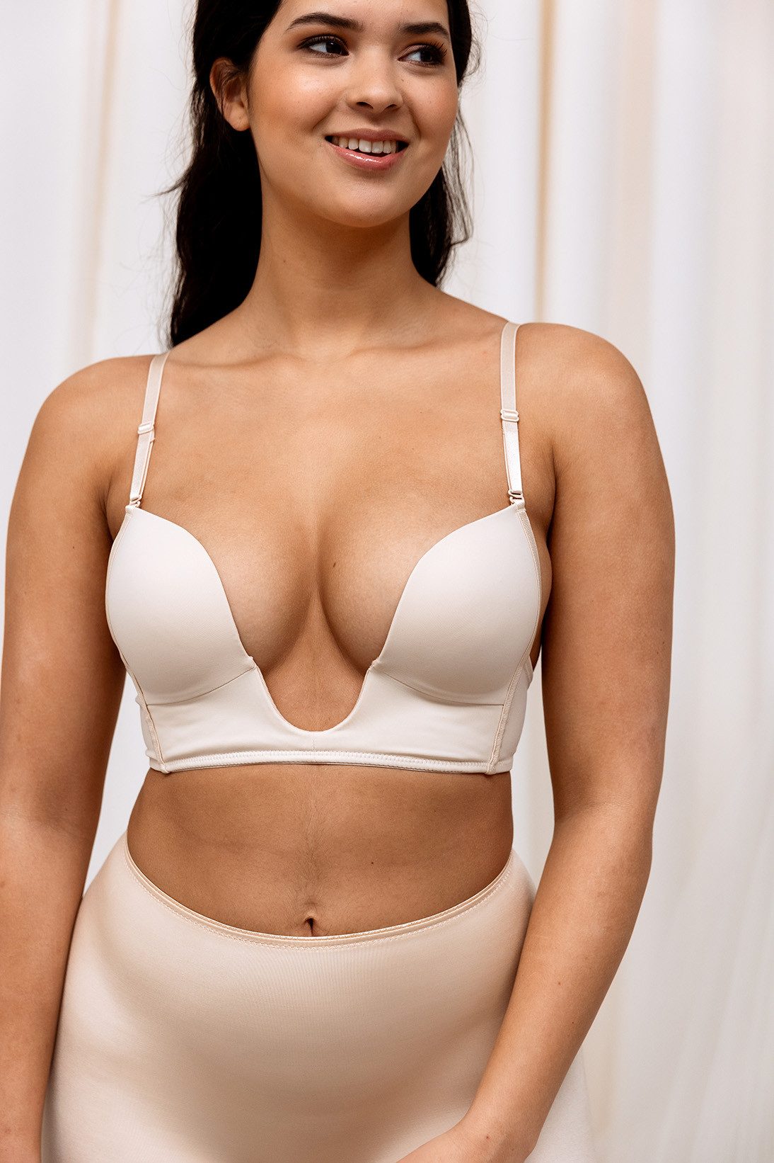 MAGIC Bodyfashion Bügelloser BH V-Bra extrem tief fallender Ausschnitt und extra tiefer Rücken – Bild 5 von 5
