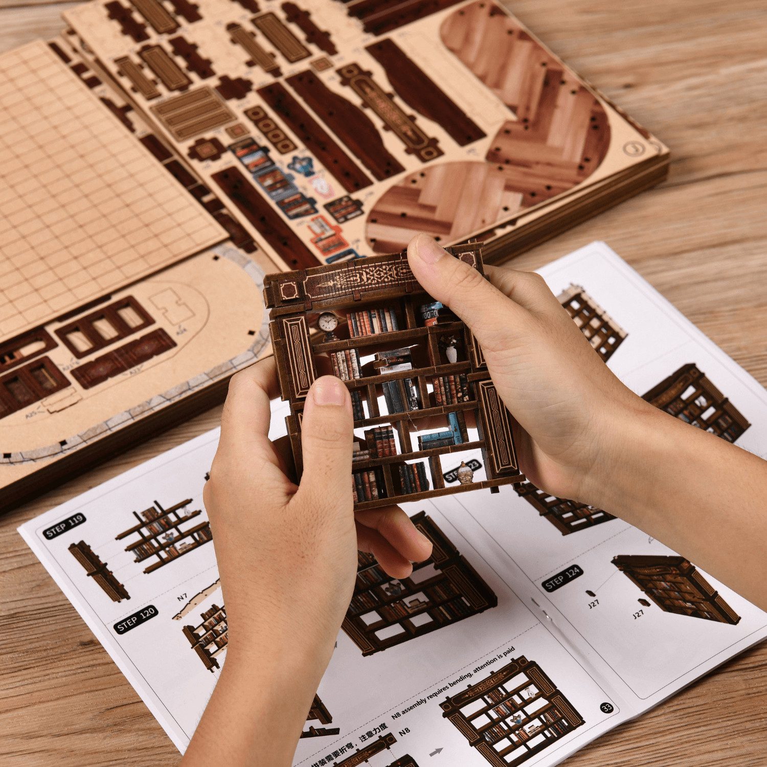 MagicHolz 3D-Puzzle Grand Library Miniaturhaus, 888 Puzzleteile
