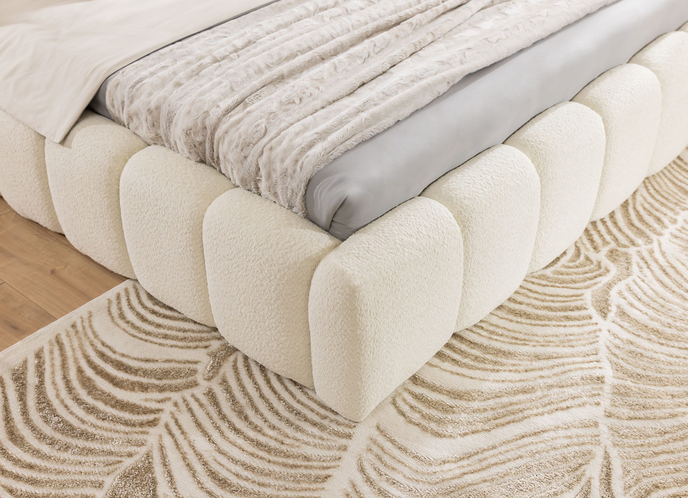 yourhouse24 Polsterbett MICANDI aus Bouclé inkl. Metallrahmen – Wolkenbett mit Bettkasten, Voluminöses Rillen-Design mit Gasdruckfedern & riesigem Stauraum – Bild 5 von 5