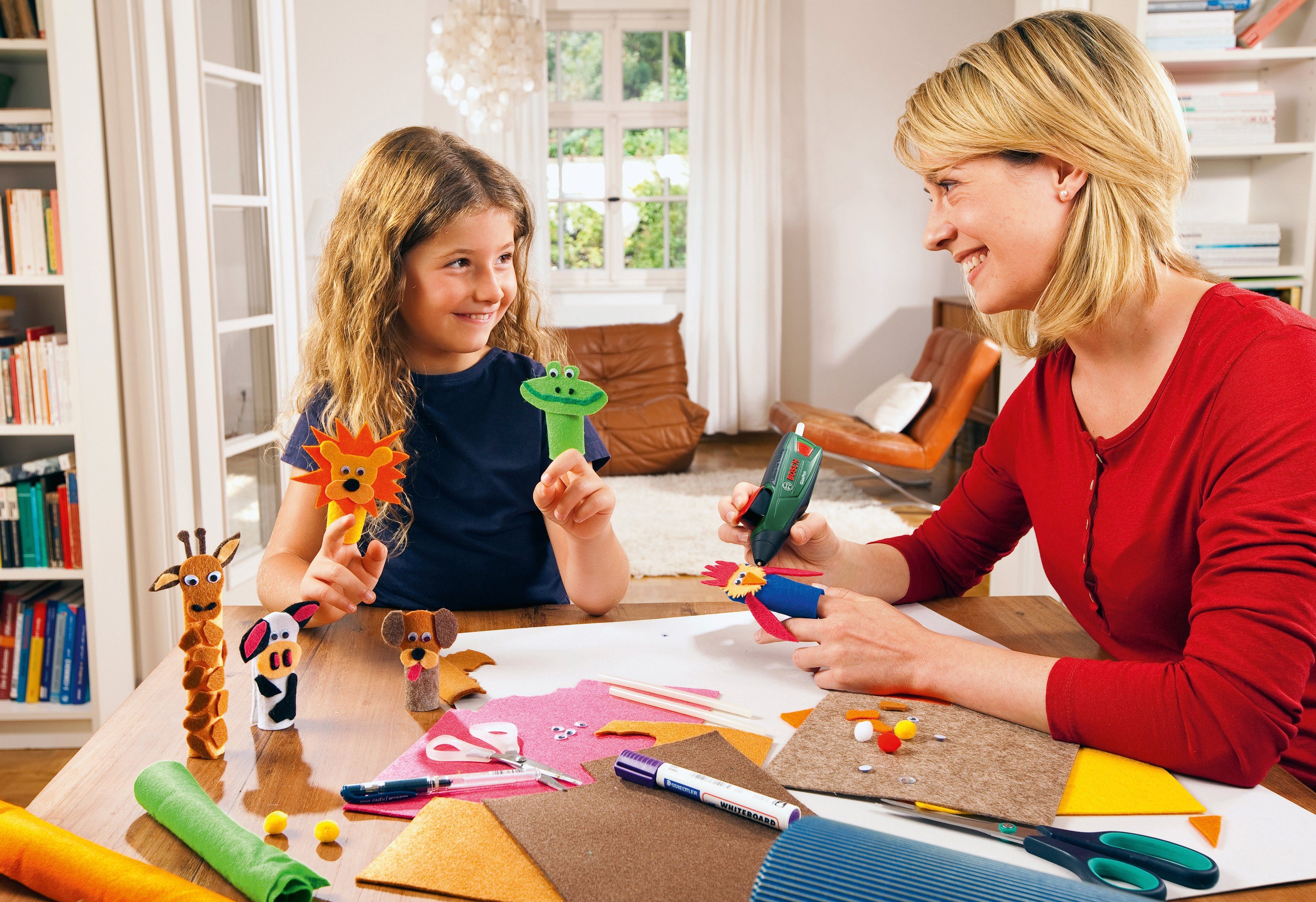 Bosch Home & Garden Heißklebestift GluePen, (4 Schmelzkleber UltraPower, Micro-USB-Lader)