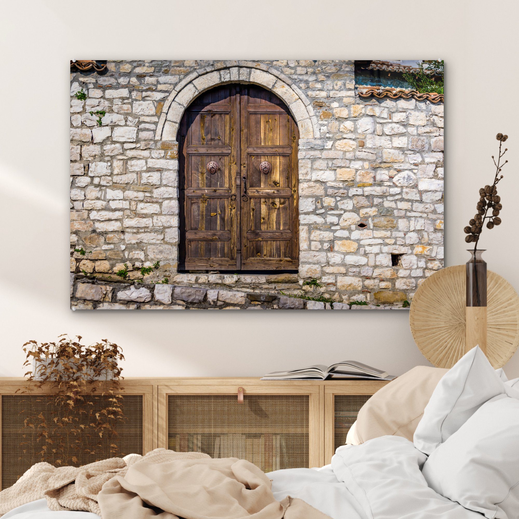 MuchoWow Acrylglasbild St), Schlafzimmer Holztür Steinmauer, an & (1 Wohnzimmer einer Acrylglasbilder