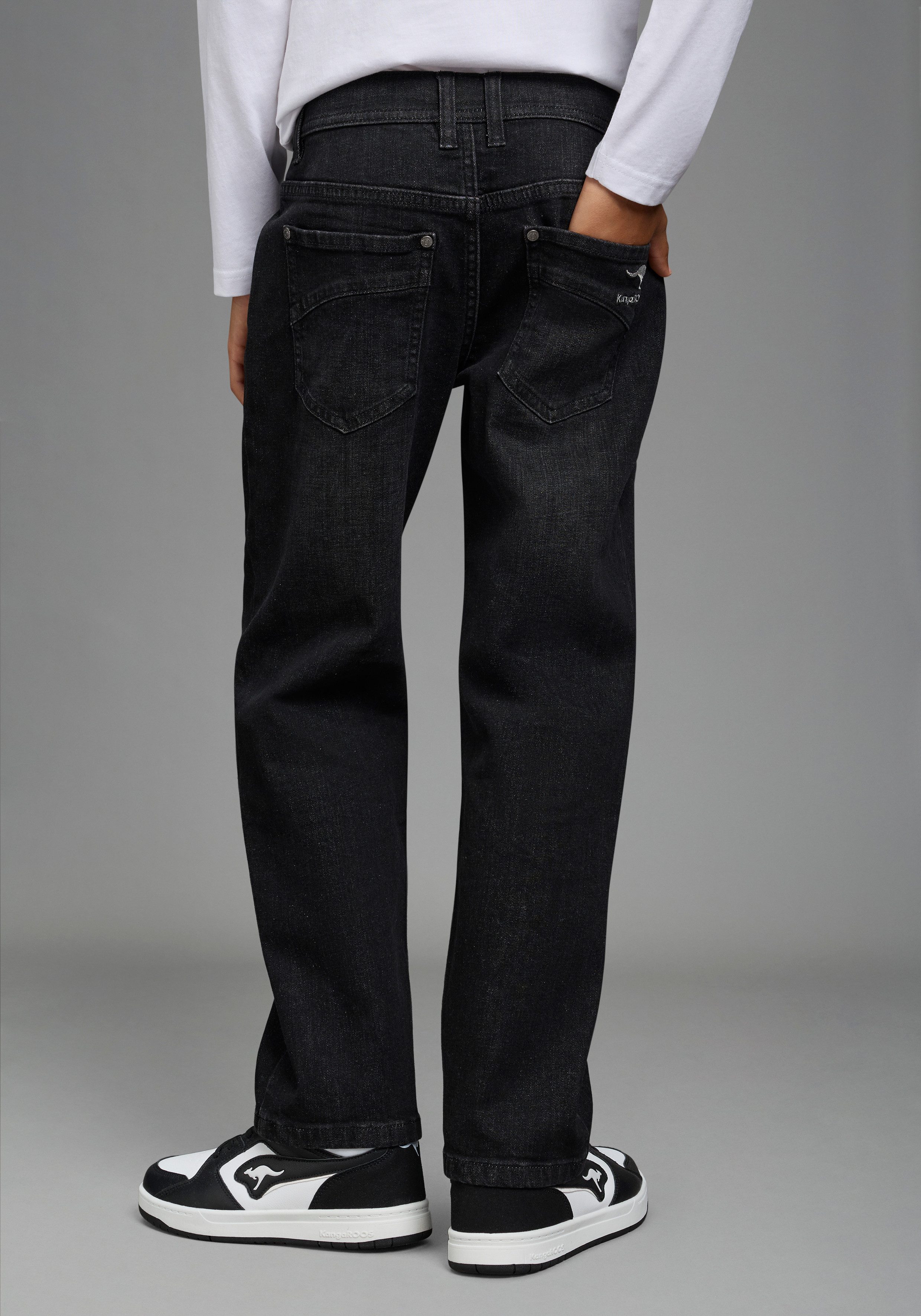 KangaROOS Loose-fit-Jeans Jeans mit weitem Bein, mit Logo-Stickerei