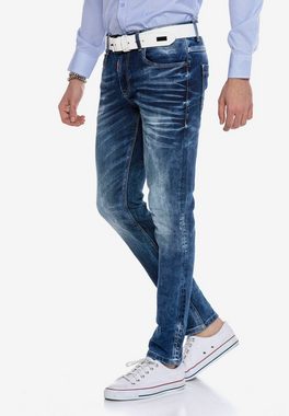 Cipo & Baxx Straight-Jeans im modischen Straight-Fit-Schnitt