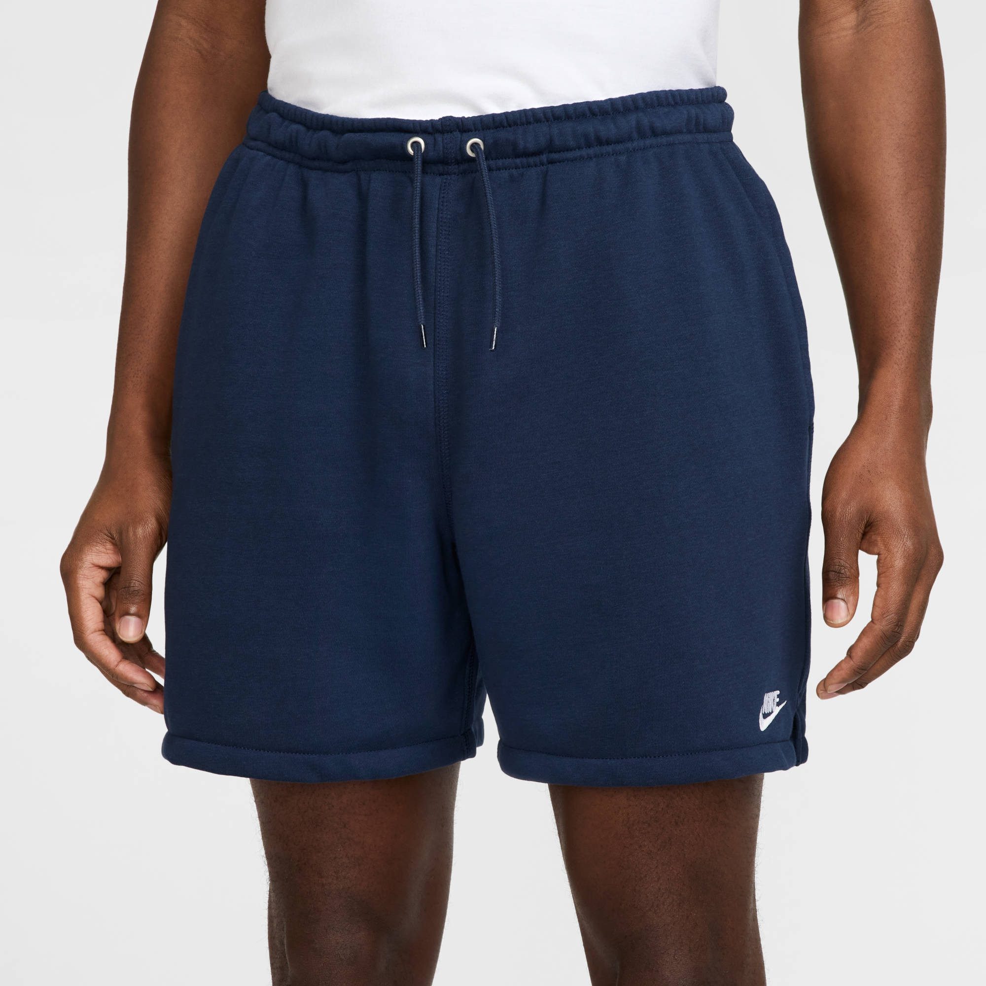Nike Sportswear Shorts Nike Club Men's French Terry Flow Shorts mit Eingrifftaschen und Gesäßtasche, aus Baumwollmischung