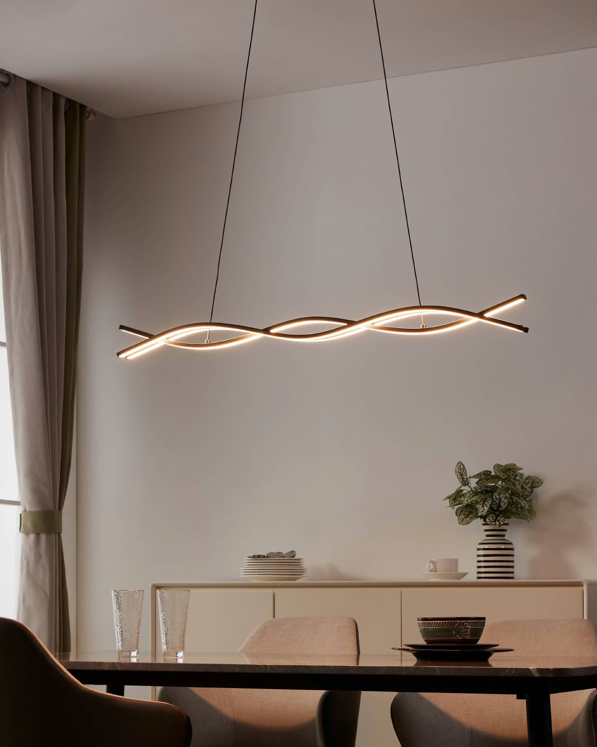 EGLO Hängeleuchte Lasana 3 Pendelleuchte, Wohnzimmerlampe, Stahl und Kunsstoff, Lampe, LED fest integriert, Warmweiß, Hängeleuchte - L98,5 x B8 x H120 cm - schwarz - 3X11W inkl.