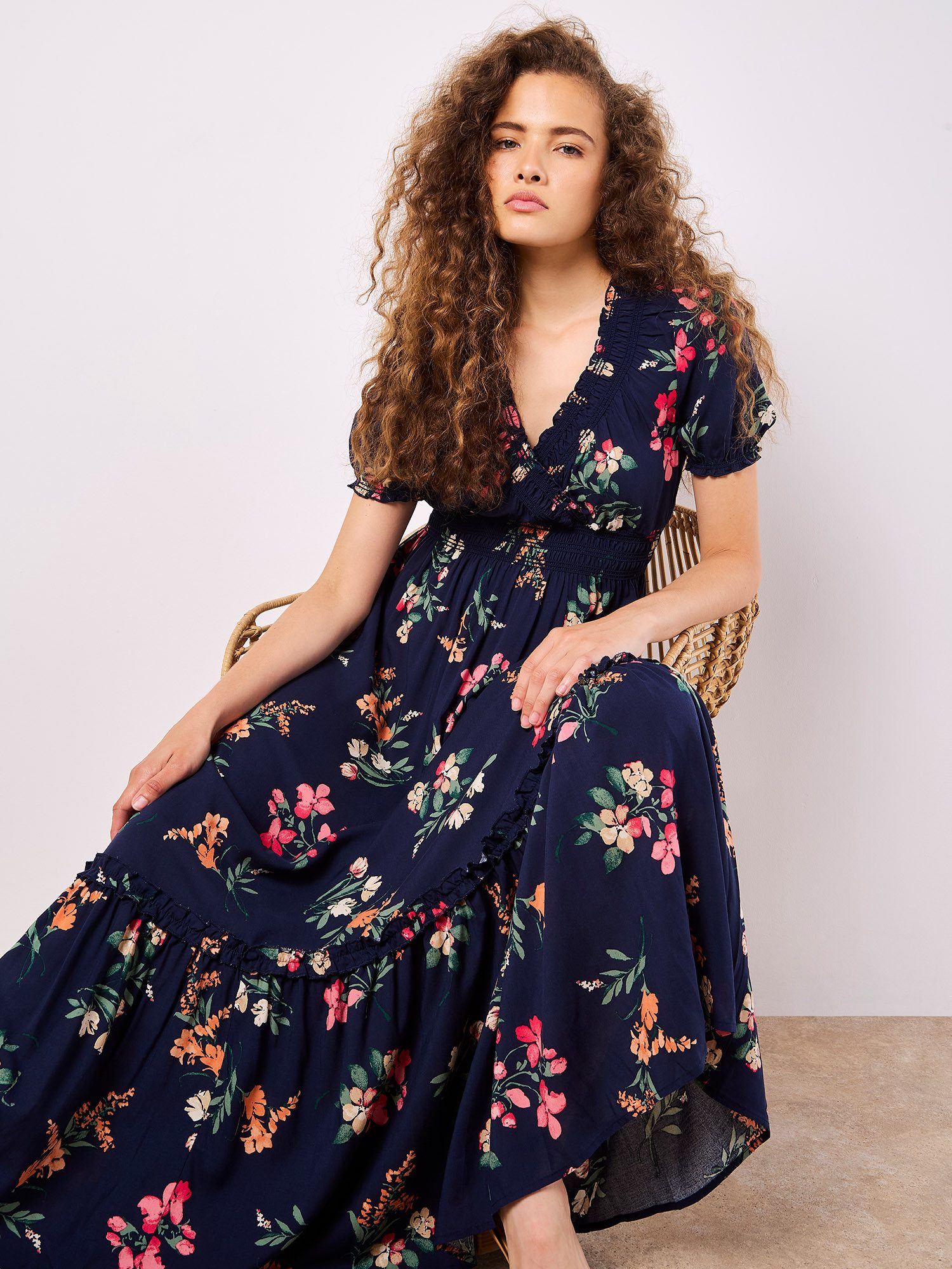 Apricot Maxikleid Maxikleid in Aquarelloptik mit Smockdetails – Bild 2 von 5