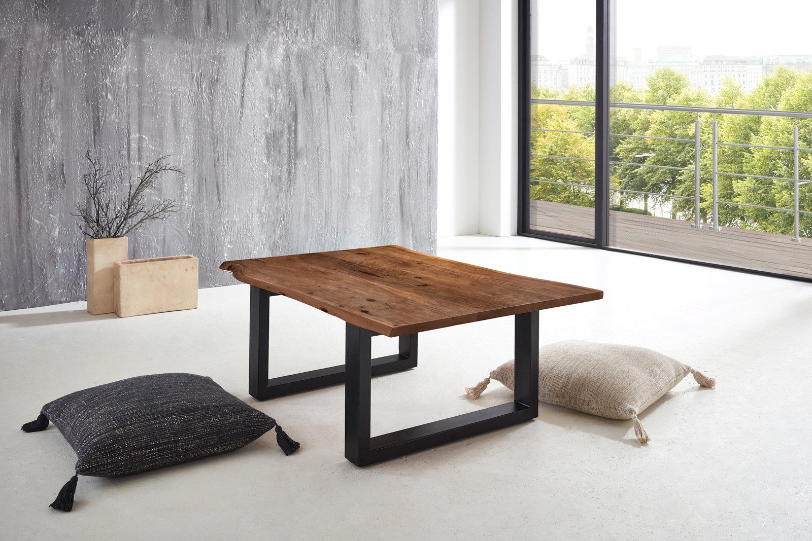 SAM® Couchtisch Toralf, massives Akazienholz, mit Baumkante und Metallgestell U-Form schwarz