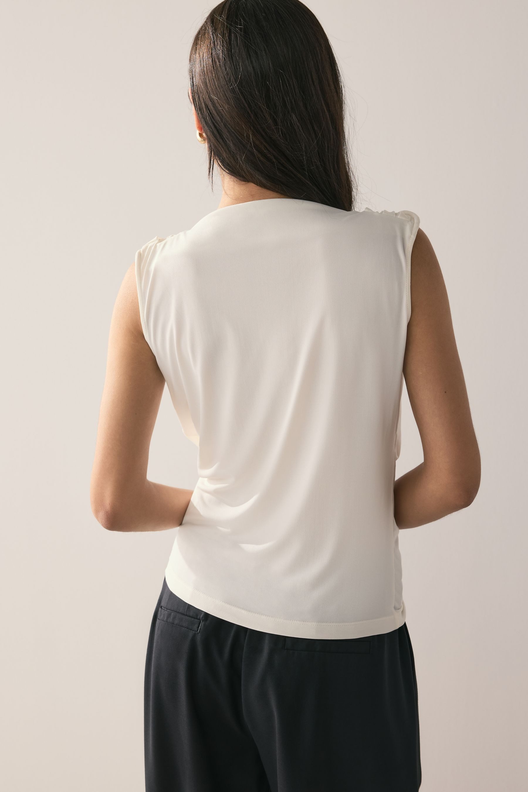 Next Blusentop Ärmelloses, drapiertes Top mit Metalldetails (1-tlg) günstig online kaufen