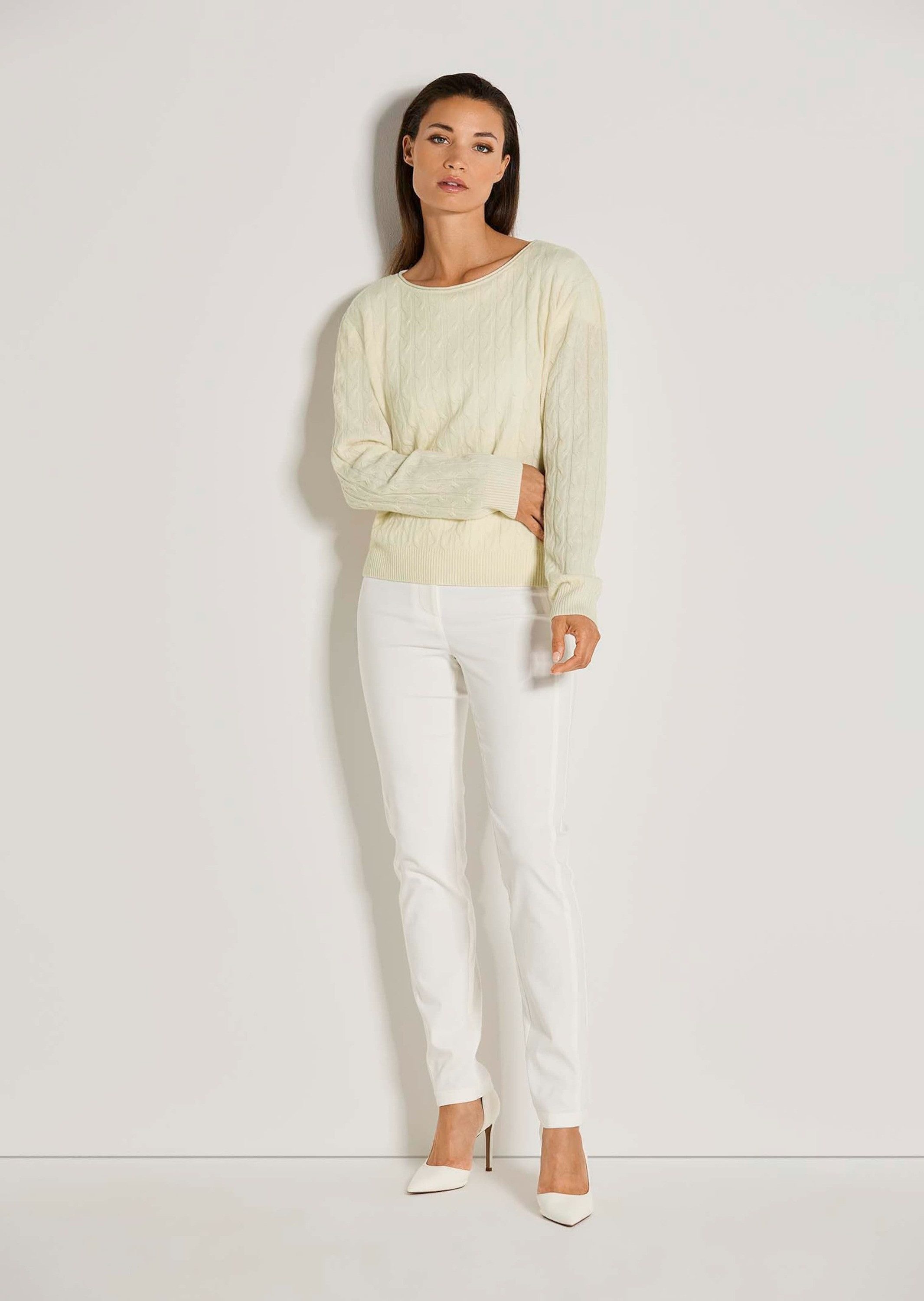 MADELEINE Strickpullover Eleganter Wollpullover mit Zopfmuster Rippstrickpullover mit Rundhals und langen Ärmeln