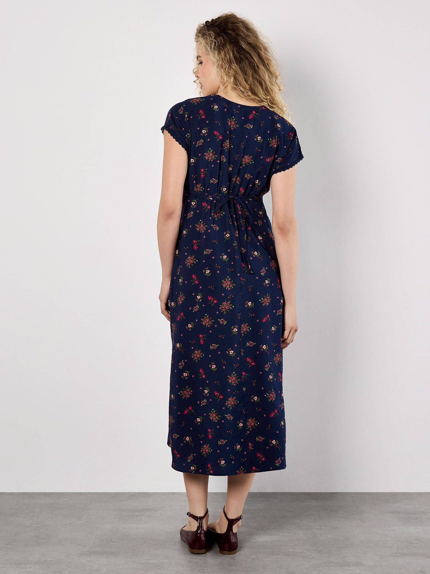 Apricot Midikleid Blumenkleid mit romantischem Spitzenbesatz – Bild 4 von 5