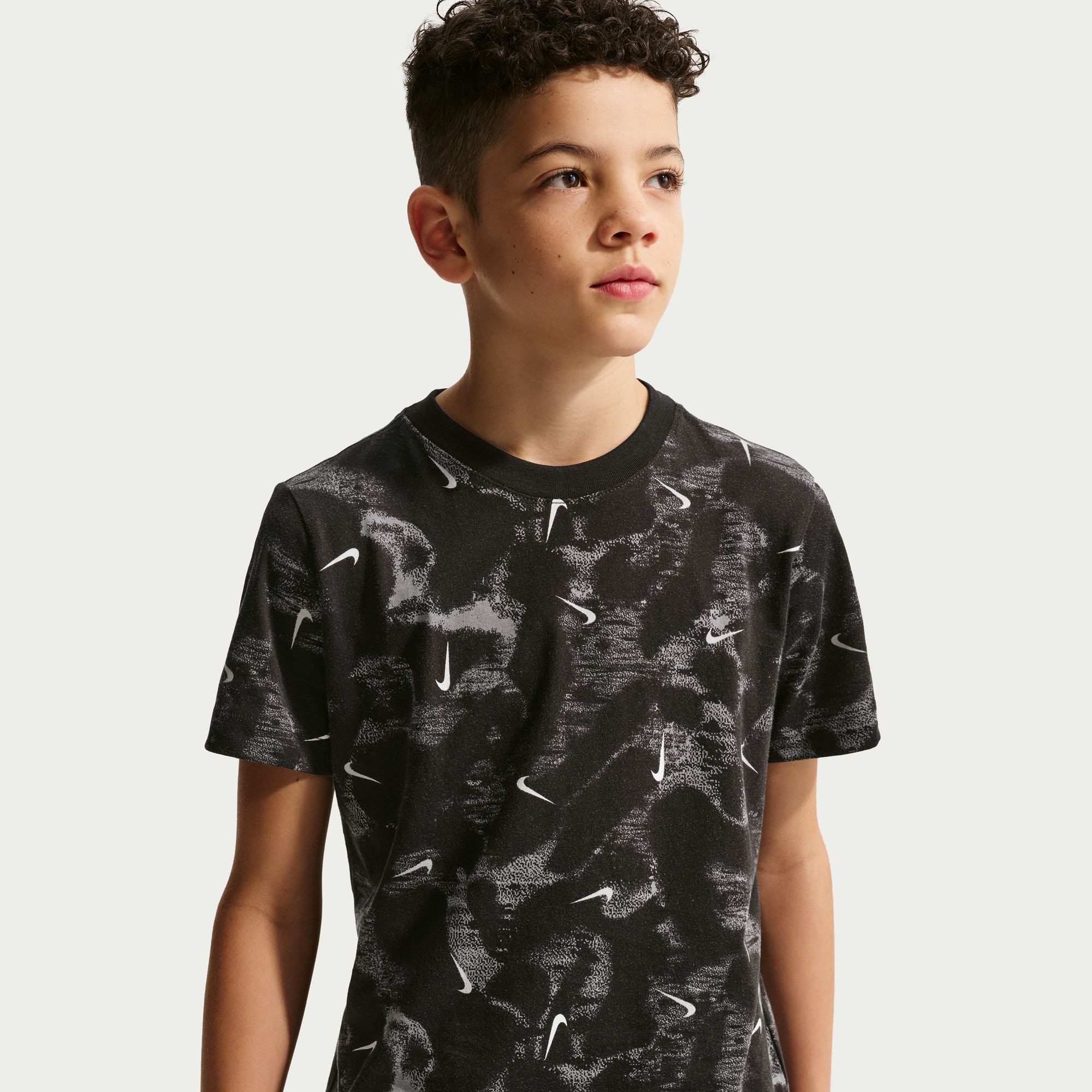 Nike Sportswear T-Shirt K NSW TEE HBR AOP Für Kinder und Jugendliche