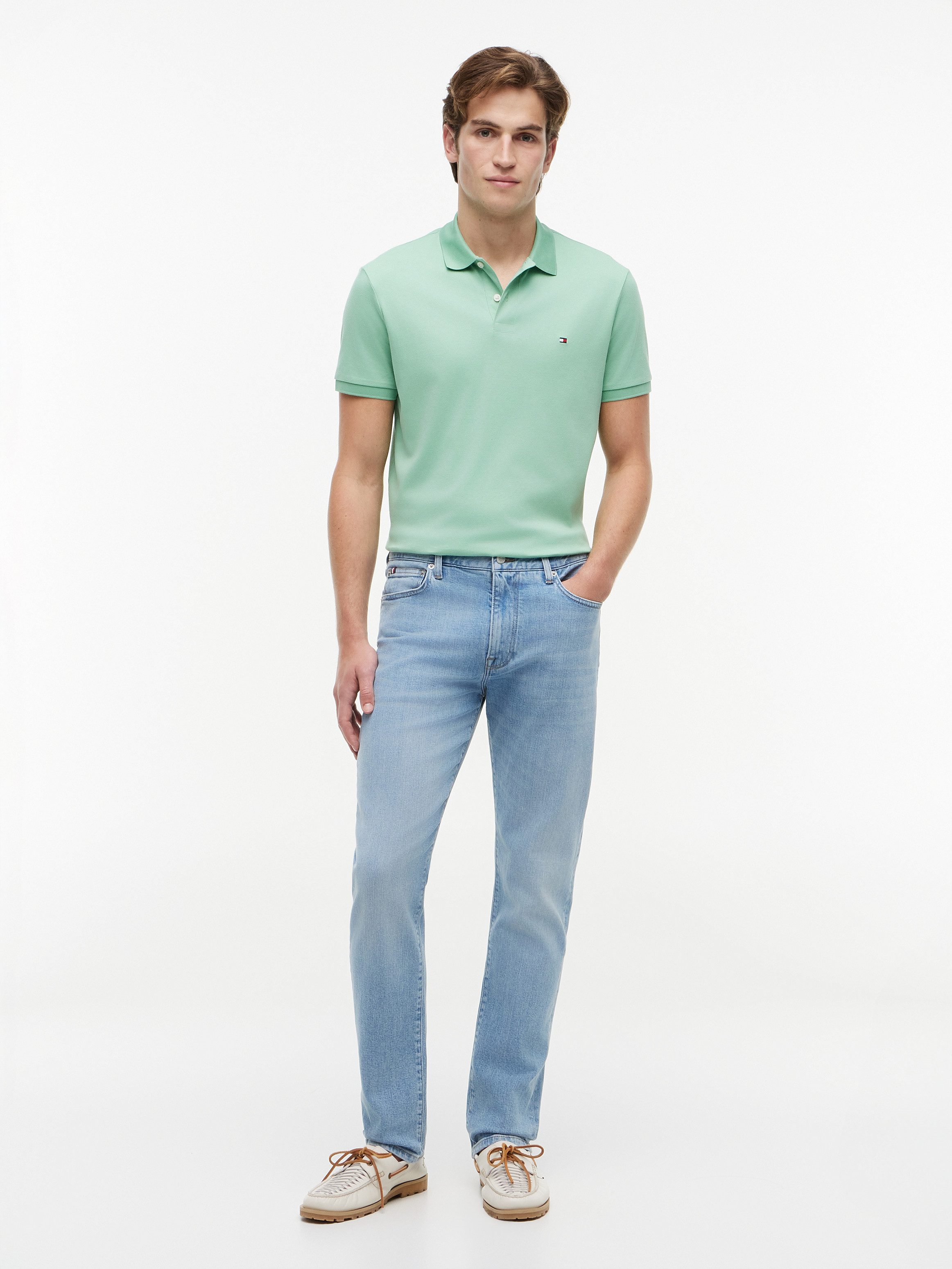 Tommy Hilfiger Poloshirt LIQUID COTTON REGULAR SEASONAL mit Logostickerei – Bild 4 von 5