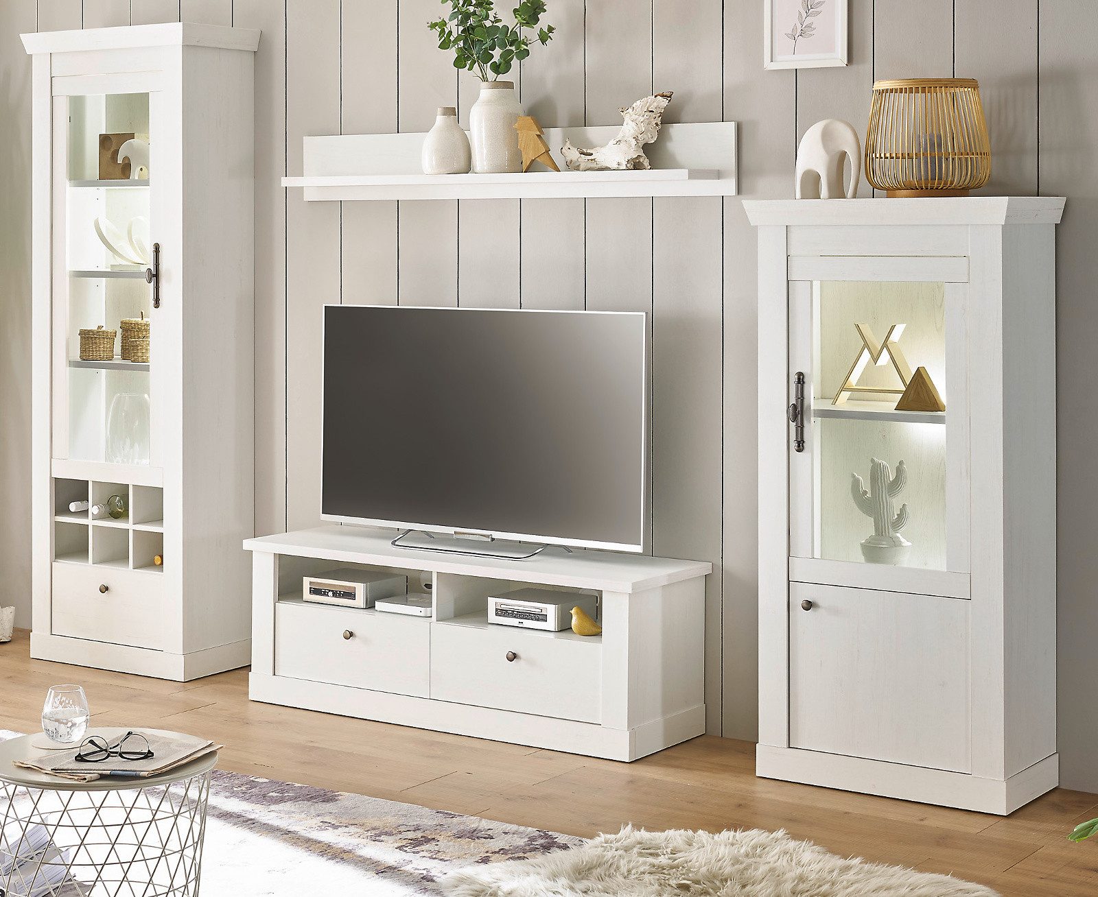 Furn.Design Wohnwand Fiastra, (Set in Pinie weiß Landhaus, 4-teilig, ca. 290 x 201 cm), Metallgriffe, Soft-Close-Funktion