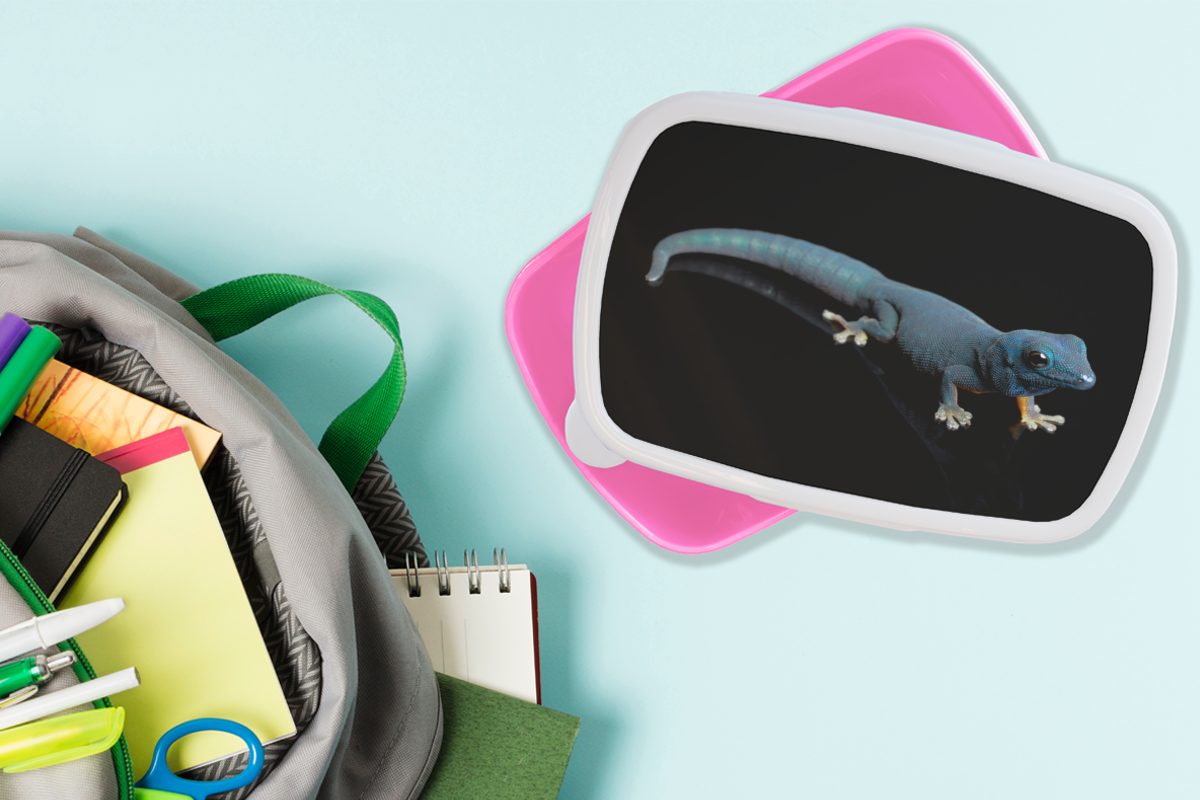 Kunststoff, auf Mädchen, MuchoWow Brotdose schwarzem Erwachsene, Gecko (2-tlg), Hintergrund, für Snackbox, Kunststoff rosa Blauer Kinder, Lunchbox Brotbox