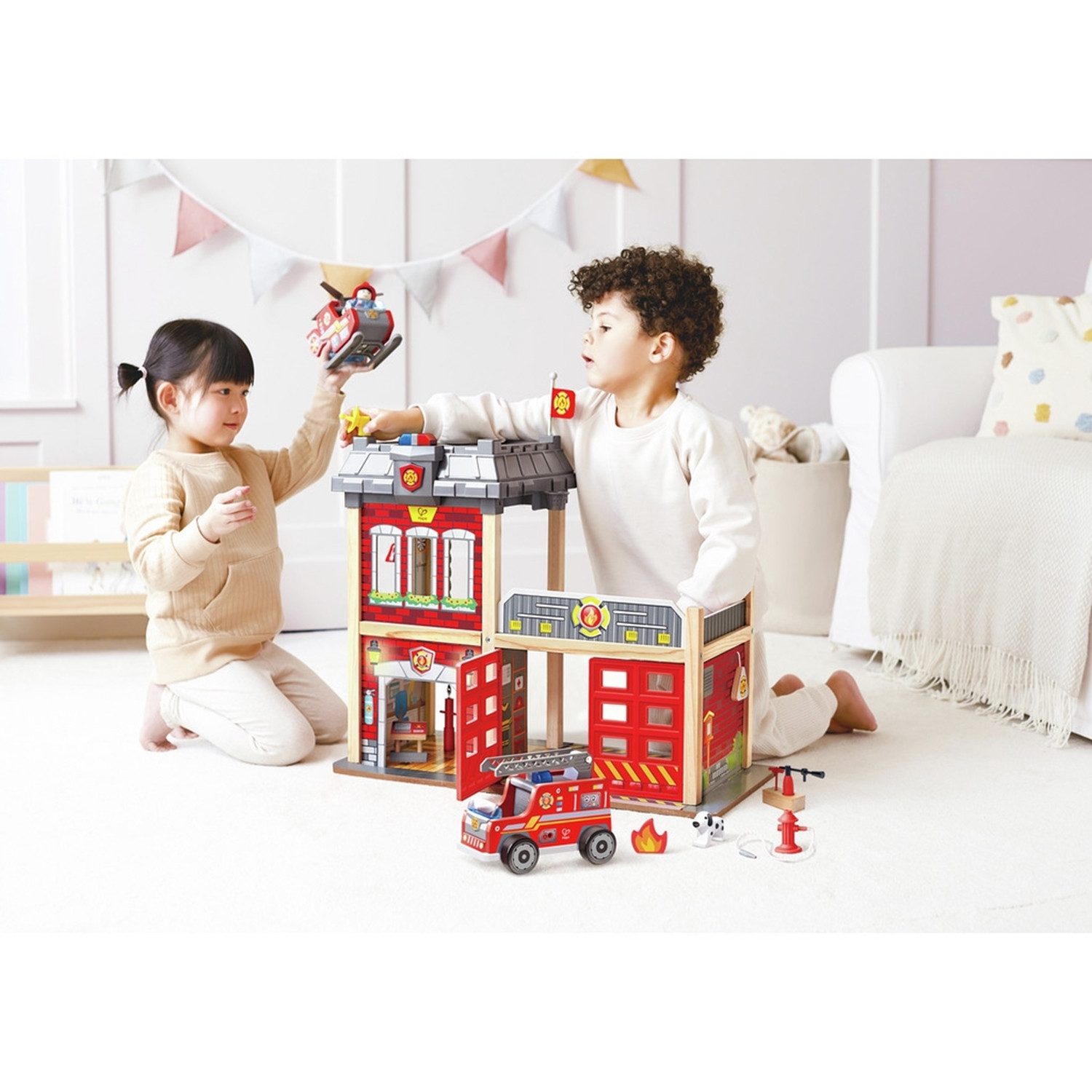Hape Spielwelt E3023 Großstadt-Feuerwache – Bild 3 von 5