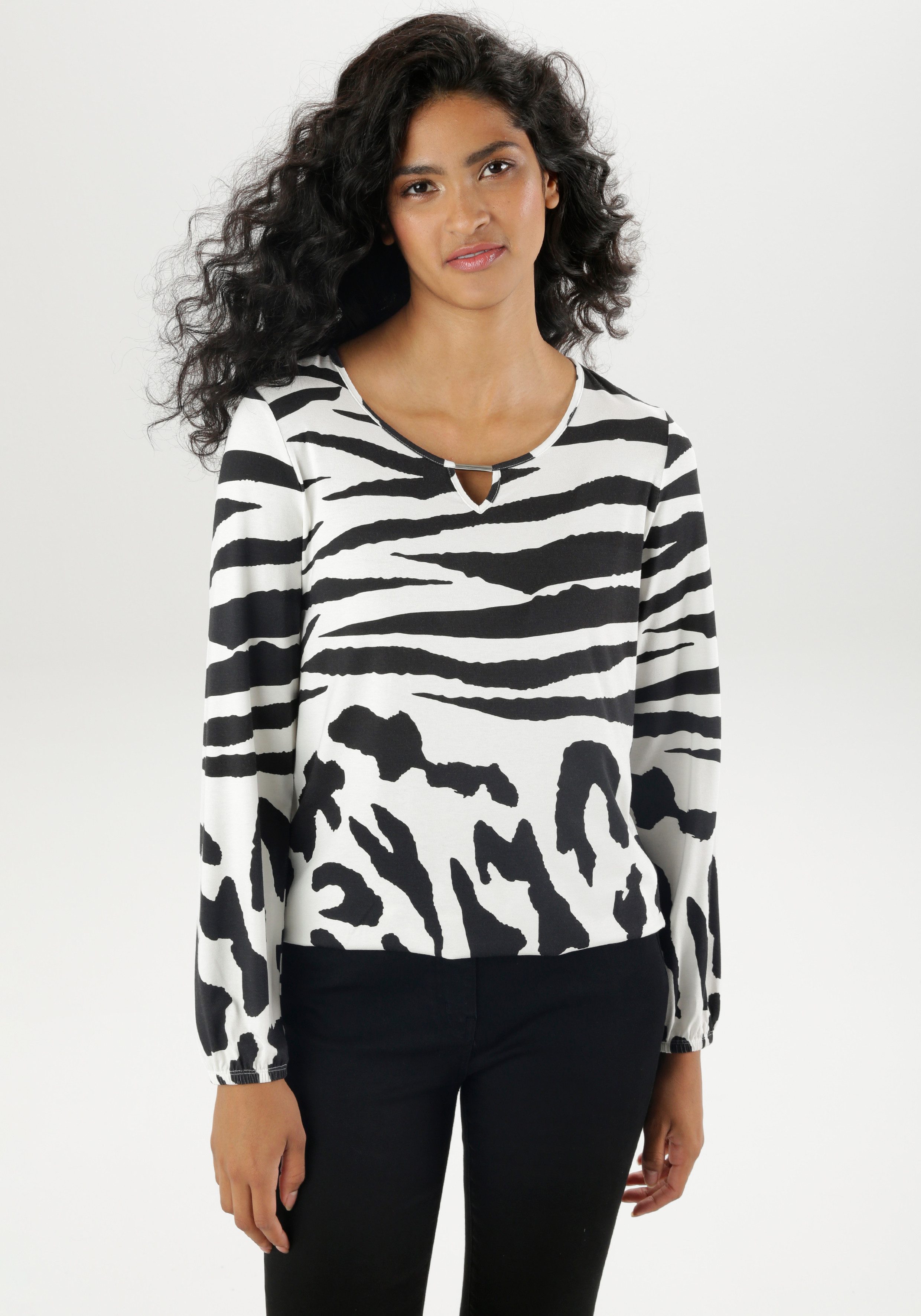 Aniston SELECTED Langarmshirt mit Cut-Out, Schmuckelement günstig online kaufen