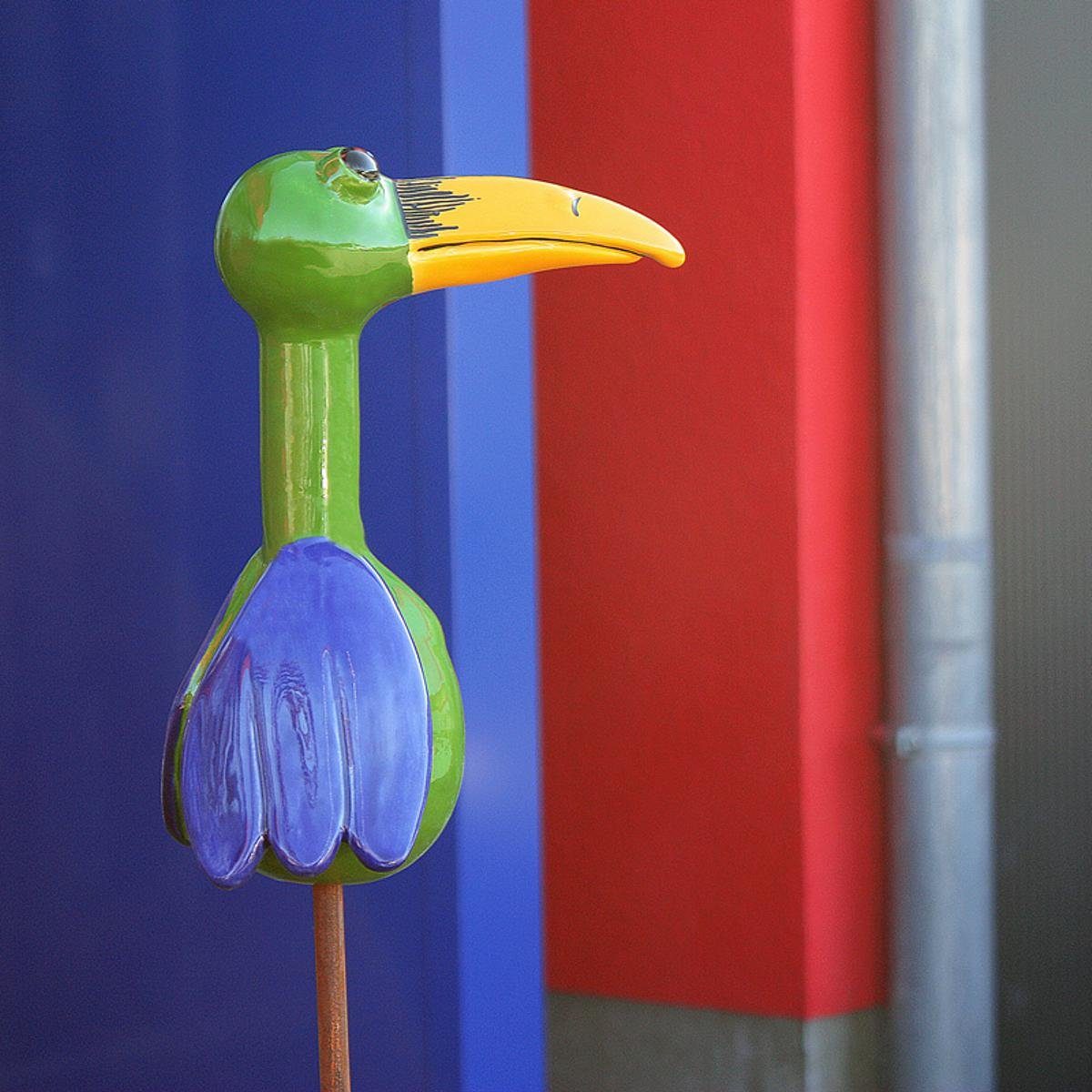 Tangoo mit sitzend langem (Stück) Schnabel, Tangoo-Deko Keramik-Vogel Gartenfigur grün