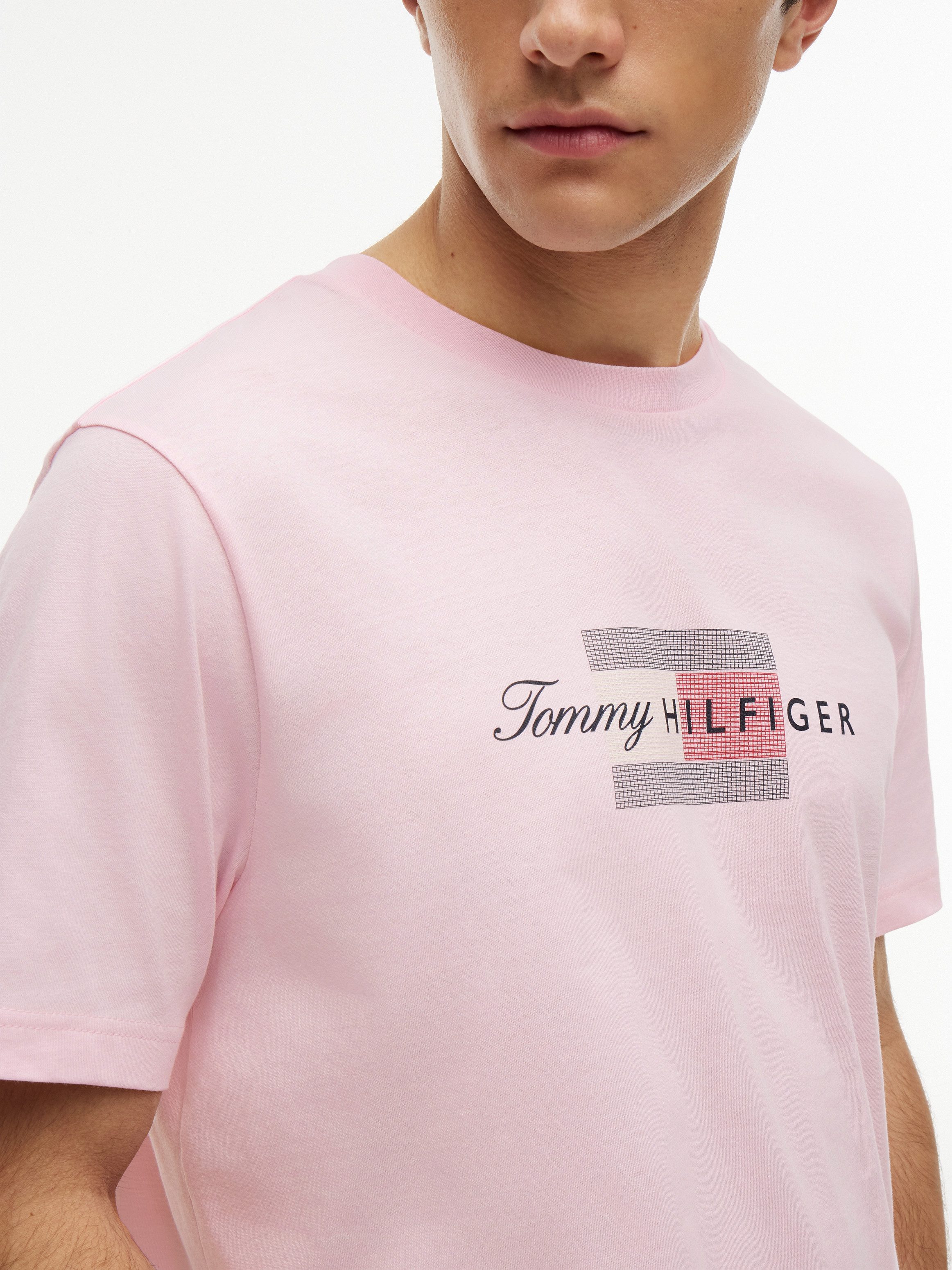 Tommy Hilfiger T-Shirt SCRIPT FLAG REGULAR TEE aus Jersey mit Flag-Grafik