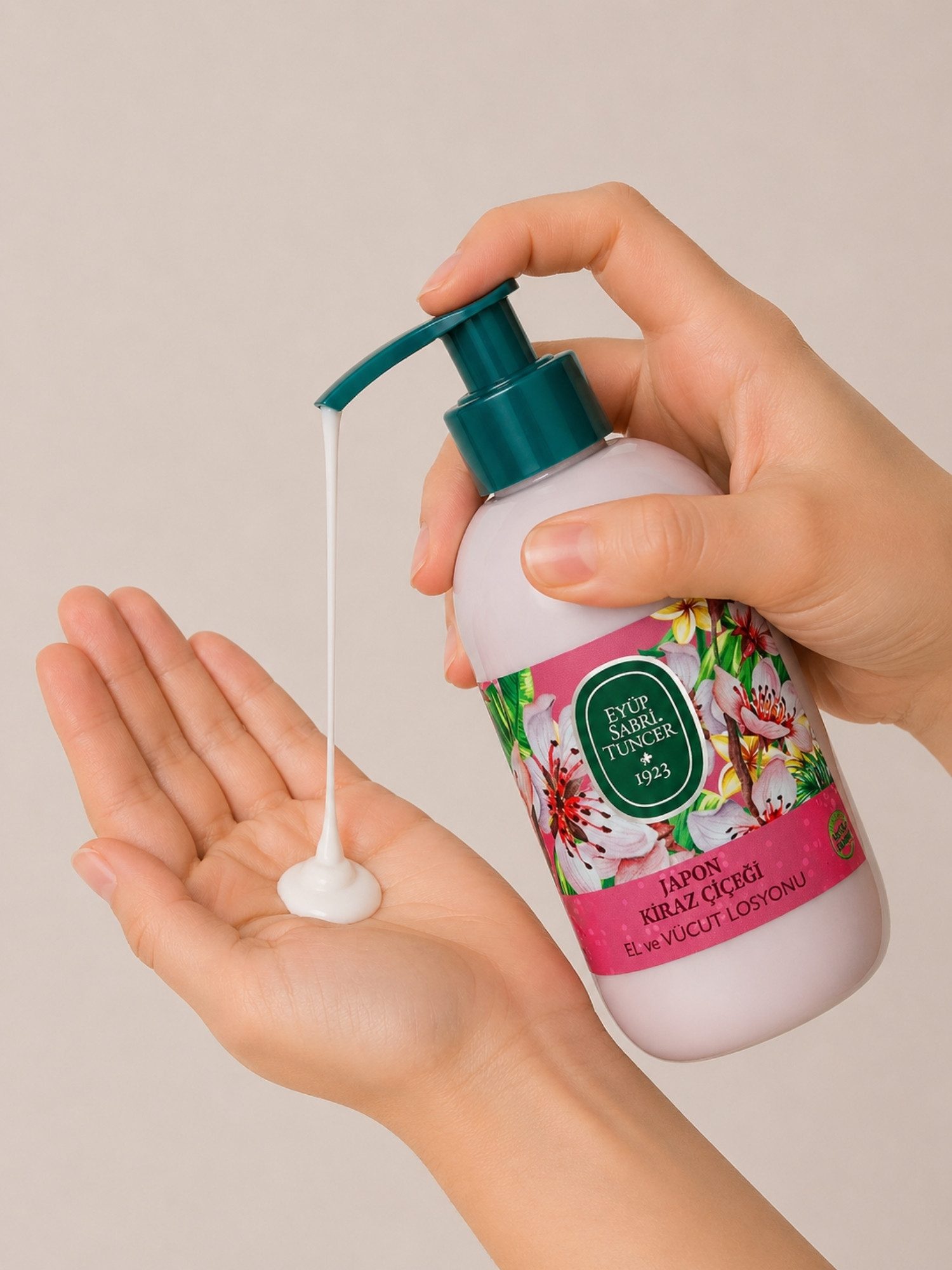 EYÜP SABRI TUNCER Körperlotion Vegan Hand & Körper Lotion mit Vitamin E für alle Hauttypen, Vegan, Dermatologisch getestet, Glutenfrei, Mit Vitamin E