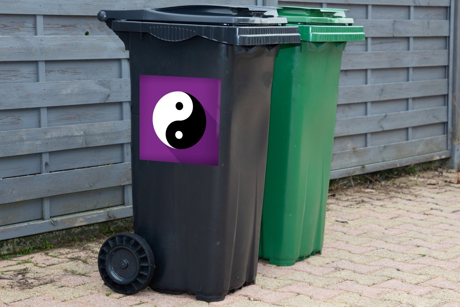 Wandsticker Abfalbehälter Container, Sticker, mit Mülltonne, MuchoWow St), Eine Mülleimer-aufkleber, Illustration des Yang und Hintergrund Logos Yin (1 violettem