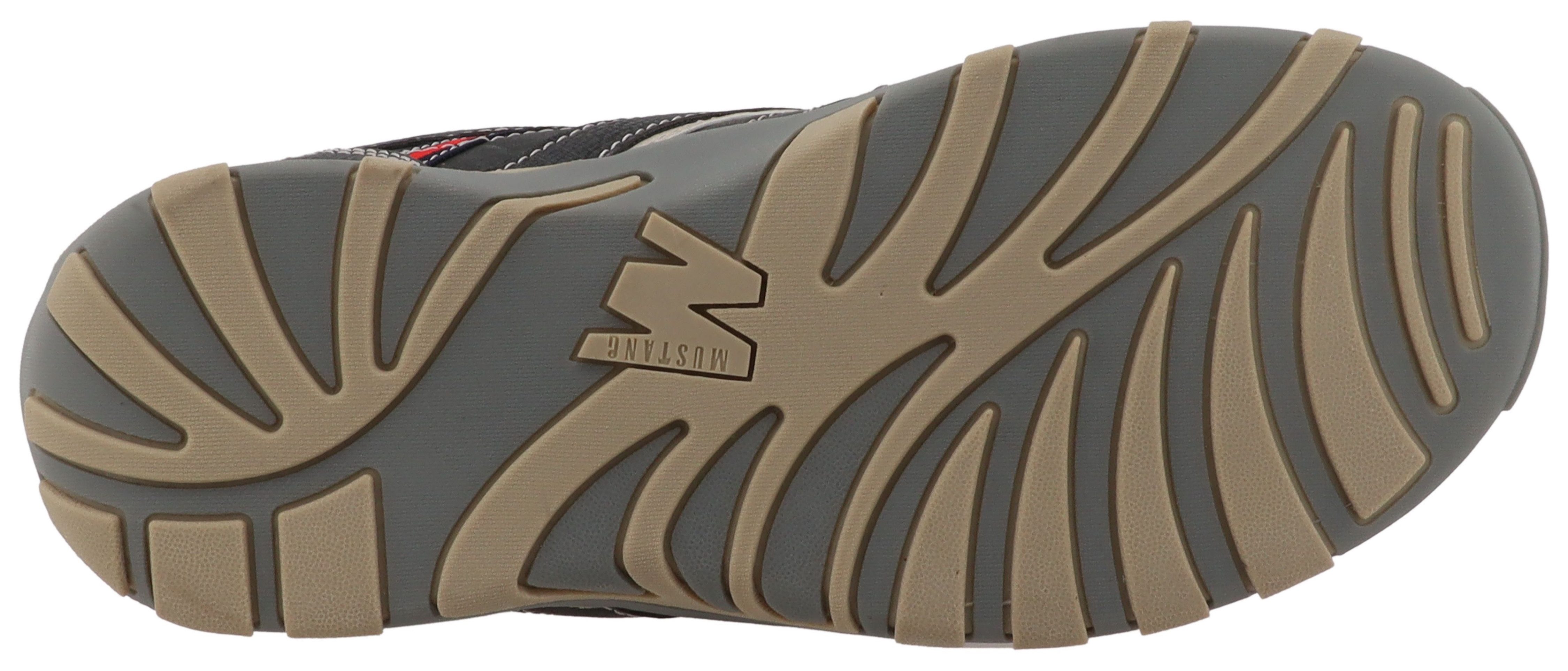 Mustang Shoes Ferdinando Sneaker Freizeitschuh, Halbschuh, Schnürschuh mit auffälligen Kontrastnähten