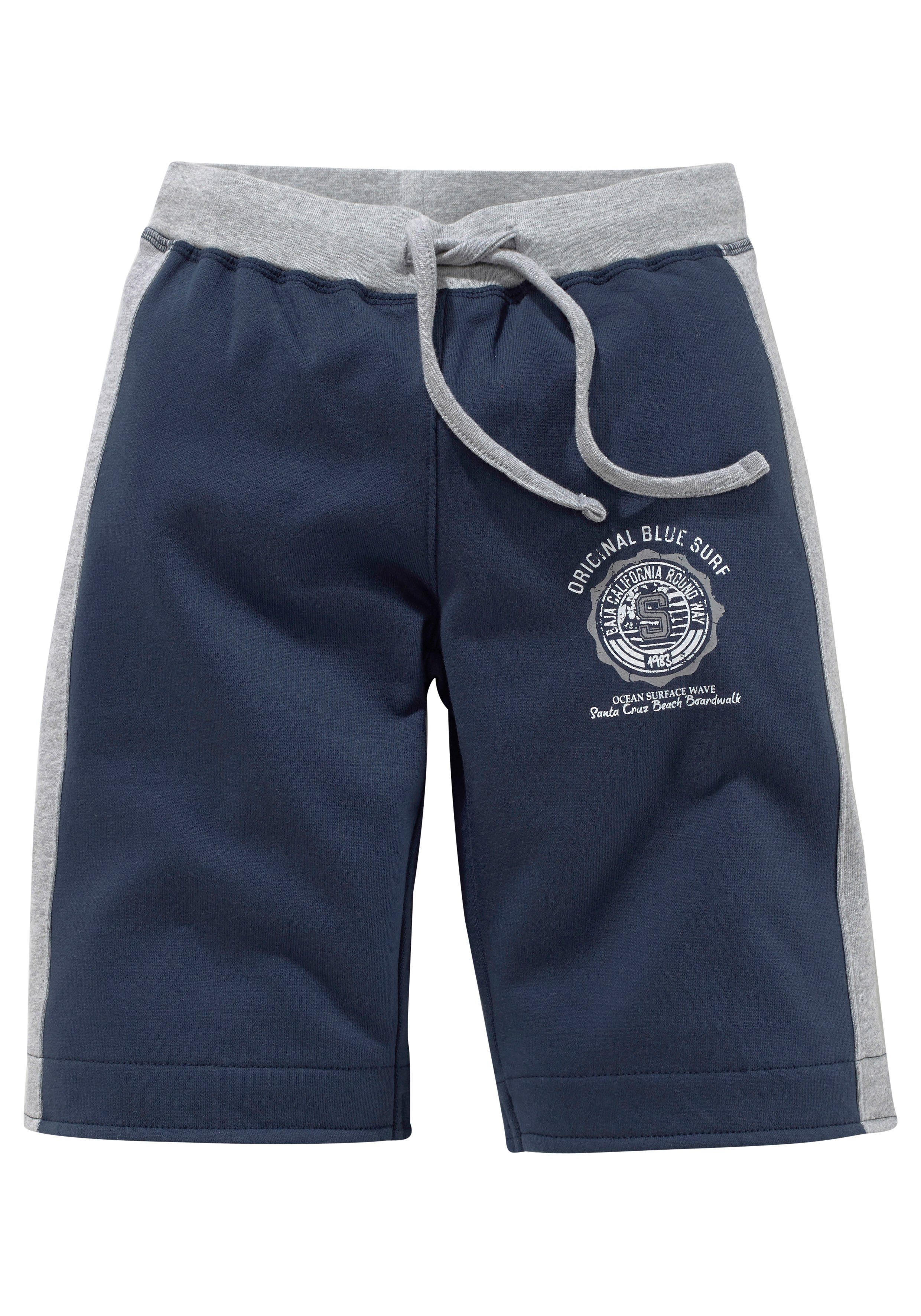 KIDSWORLD Sweatshorts, modische Sweatbermudas mit coolem Druck vorn