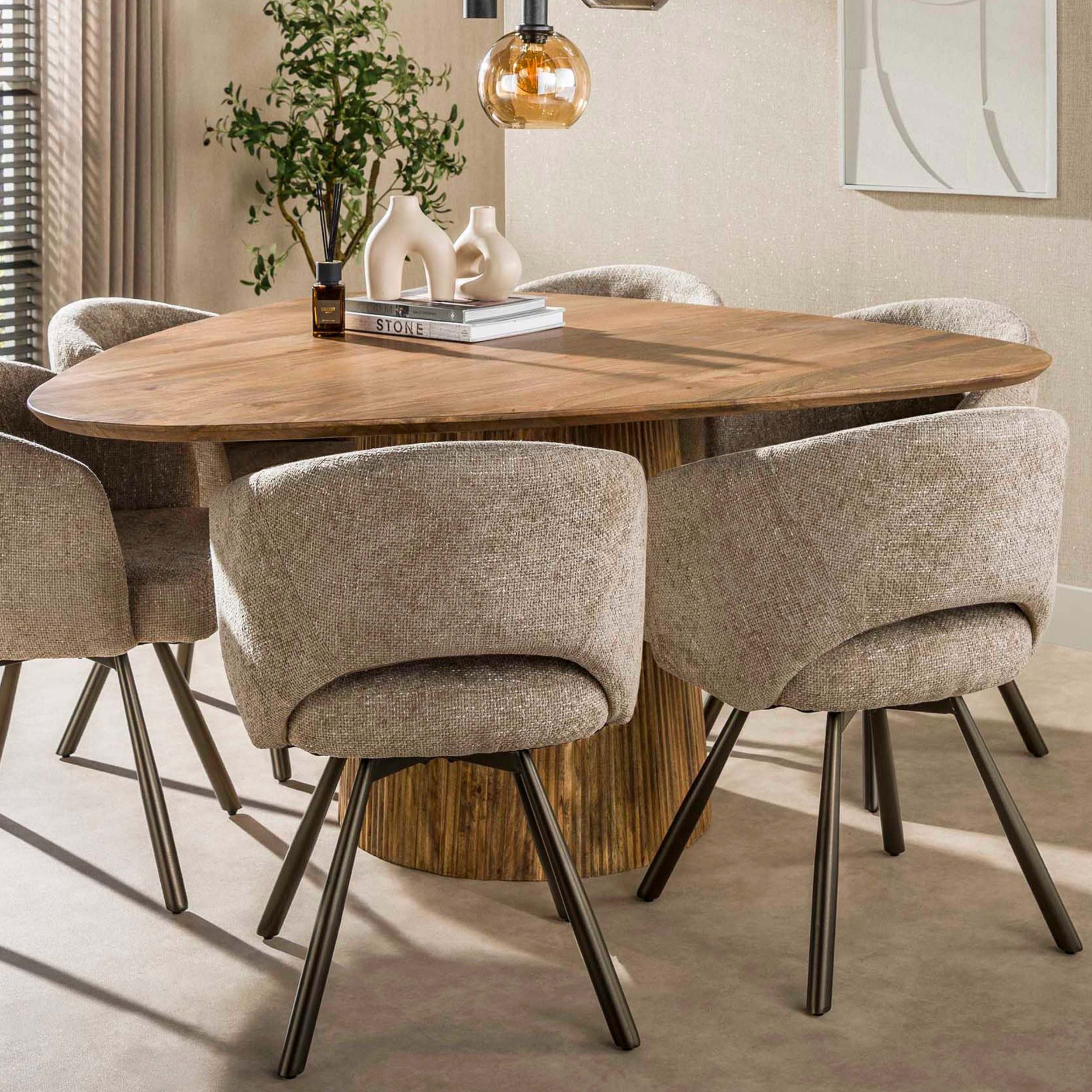 alesvelt Esstisch WAVE CENTRO Organischer Dreieckstisch aus massivem Mangoholz (1-Tisch), 150x77cm, Rillen-Sockel