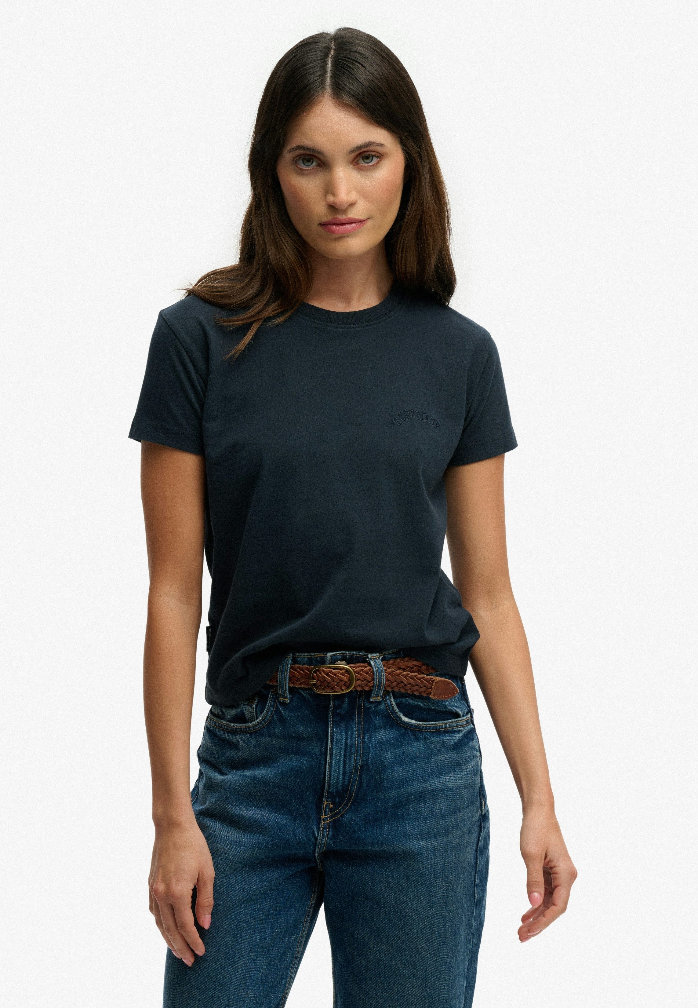 Superdry Kurzarmshirt SU-ESSENTIAL LOGO 90'S T SHIRT angenehmes Tragegefühl durch besonders weiche Haptik