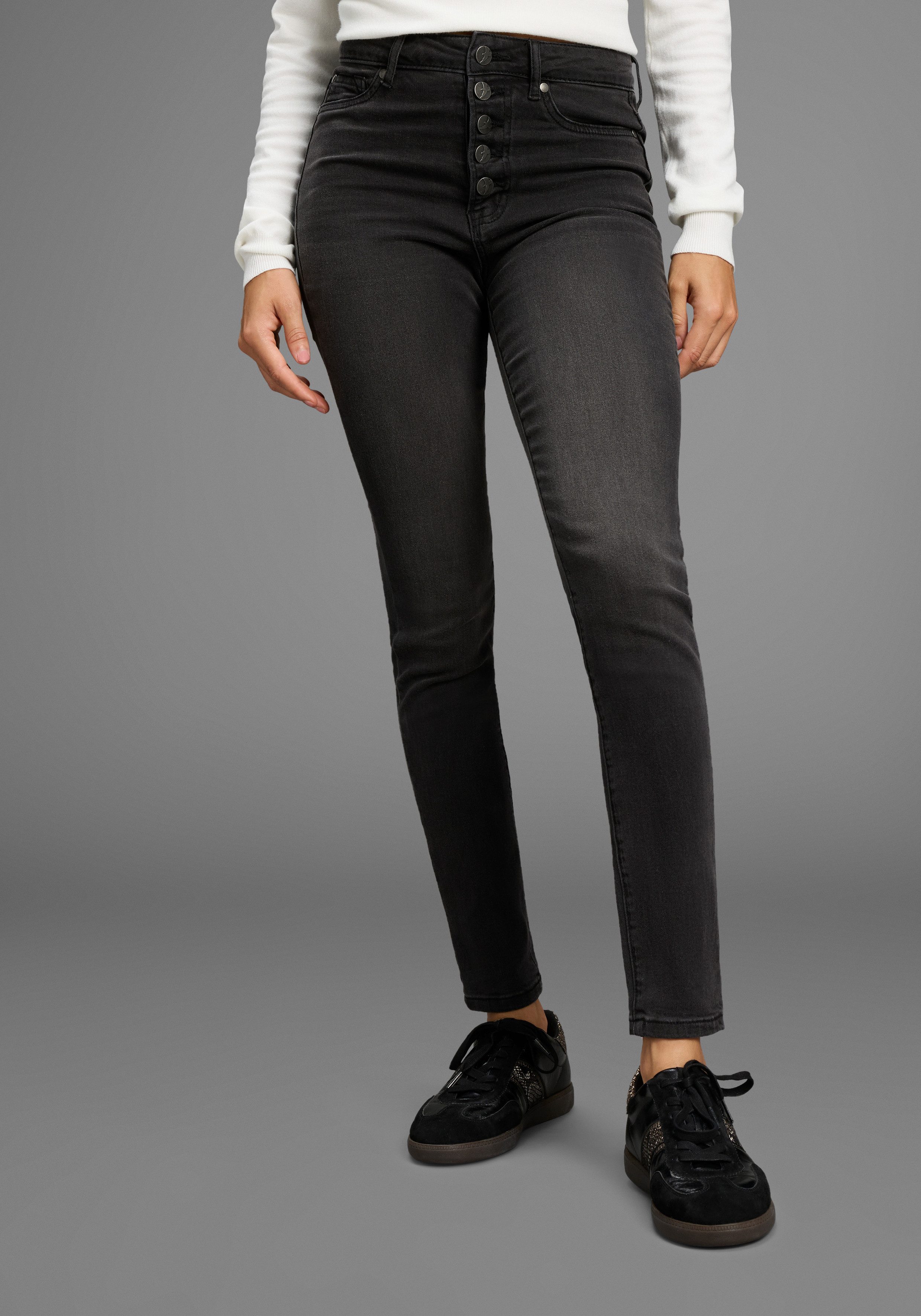 Arizona 5-Pocket-Jeans extra-eng geschnittene Beine, hohe Leibhöhe, Skinny Fit. € 59,99, (€ 59,99 pro 1 Stk).