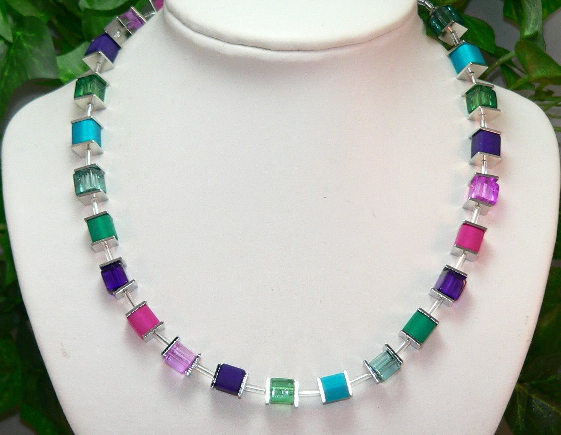 traumschmuck Collier 001p Collier Würfel Polaris Acryl lila, smaragd, petrol, pink, (inkl Schmuckbox), handgefertigt, Made in Germany