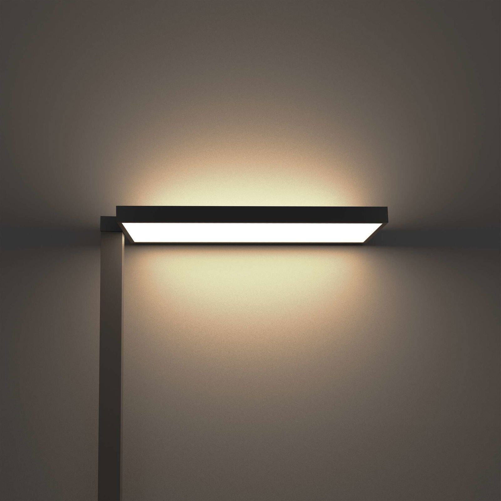 MAUL Stehlampe MAUL Standleuchte MAULjura LED 4.000 K dimmbar Klemmfuß 121 cm silber, LED wechselbar