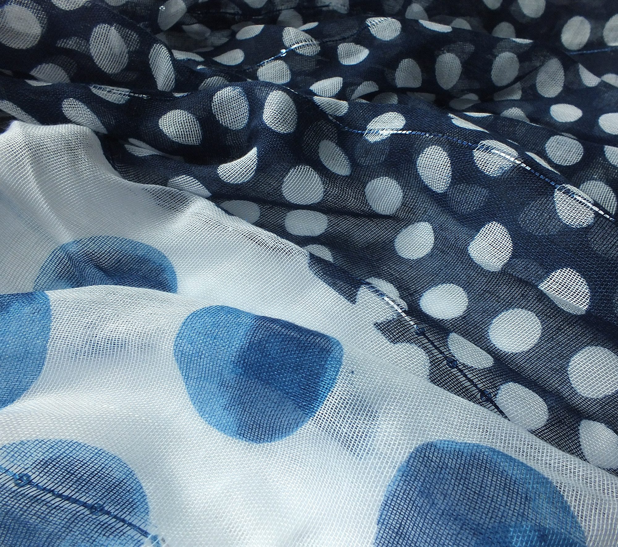 chic4home Schal Dreamy Flair, (1-St. 1-teilig), sommerlicher Damen Schal mit Dots-Print und funkelnden Pailletten