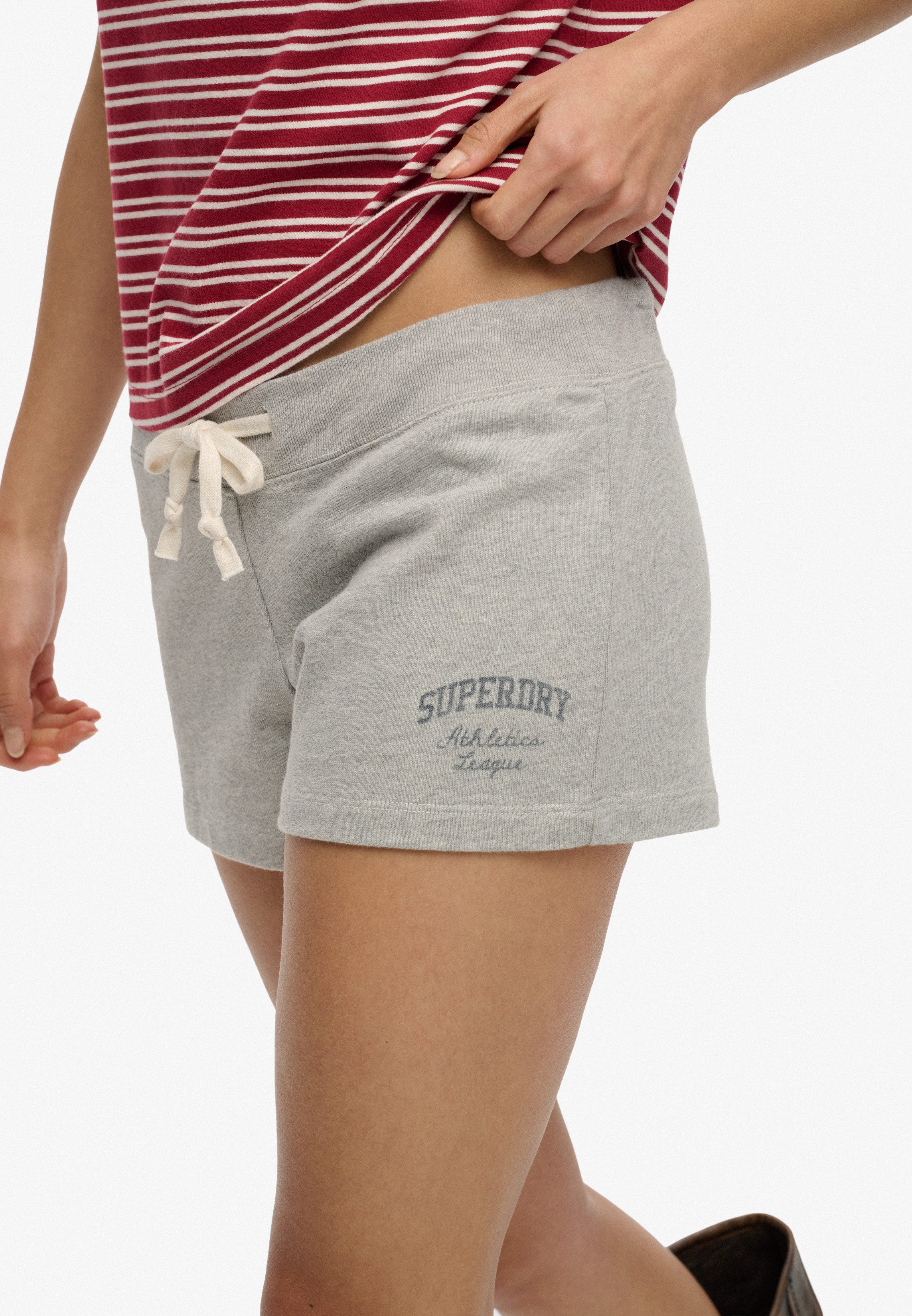 Superdry Shorts ATH ESS JERSEY SCRIPT SHORT