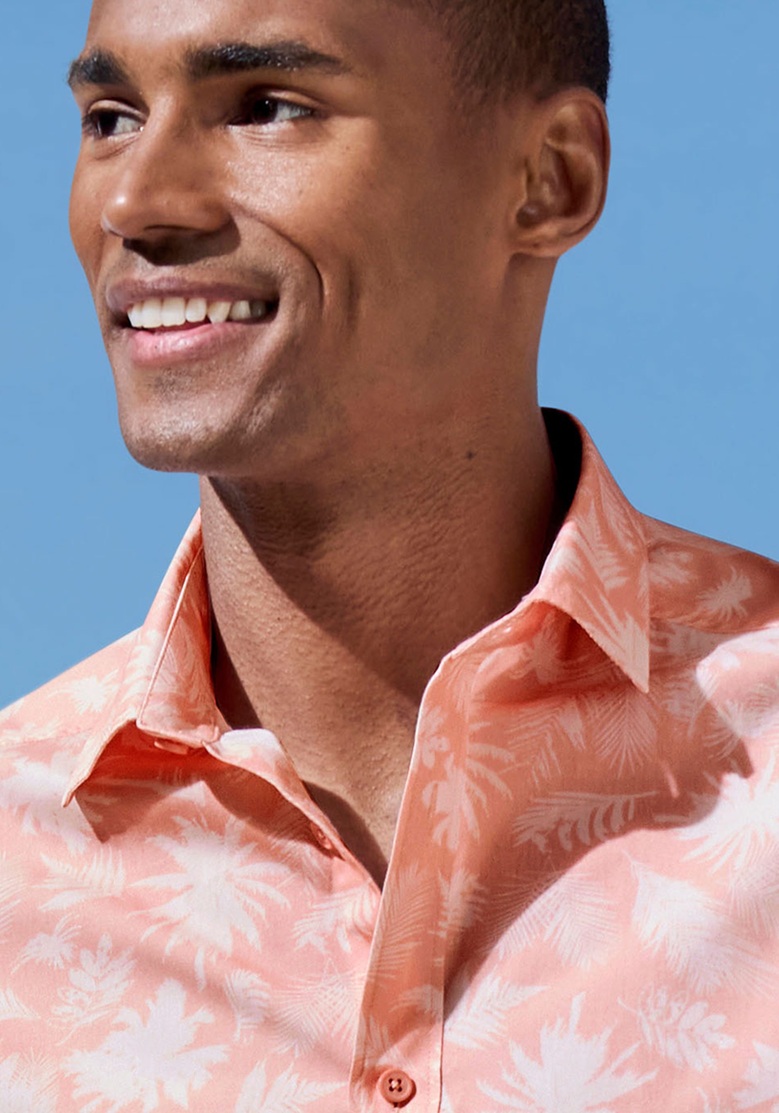 Beachtime Hawaiihemd - Kurzarmhemd mit sommerlichem Palmen Druck, Kurzarm, Freizeithemd mit Palmenprint, reine Baumwolle – Bild 4 von 4
