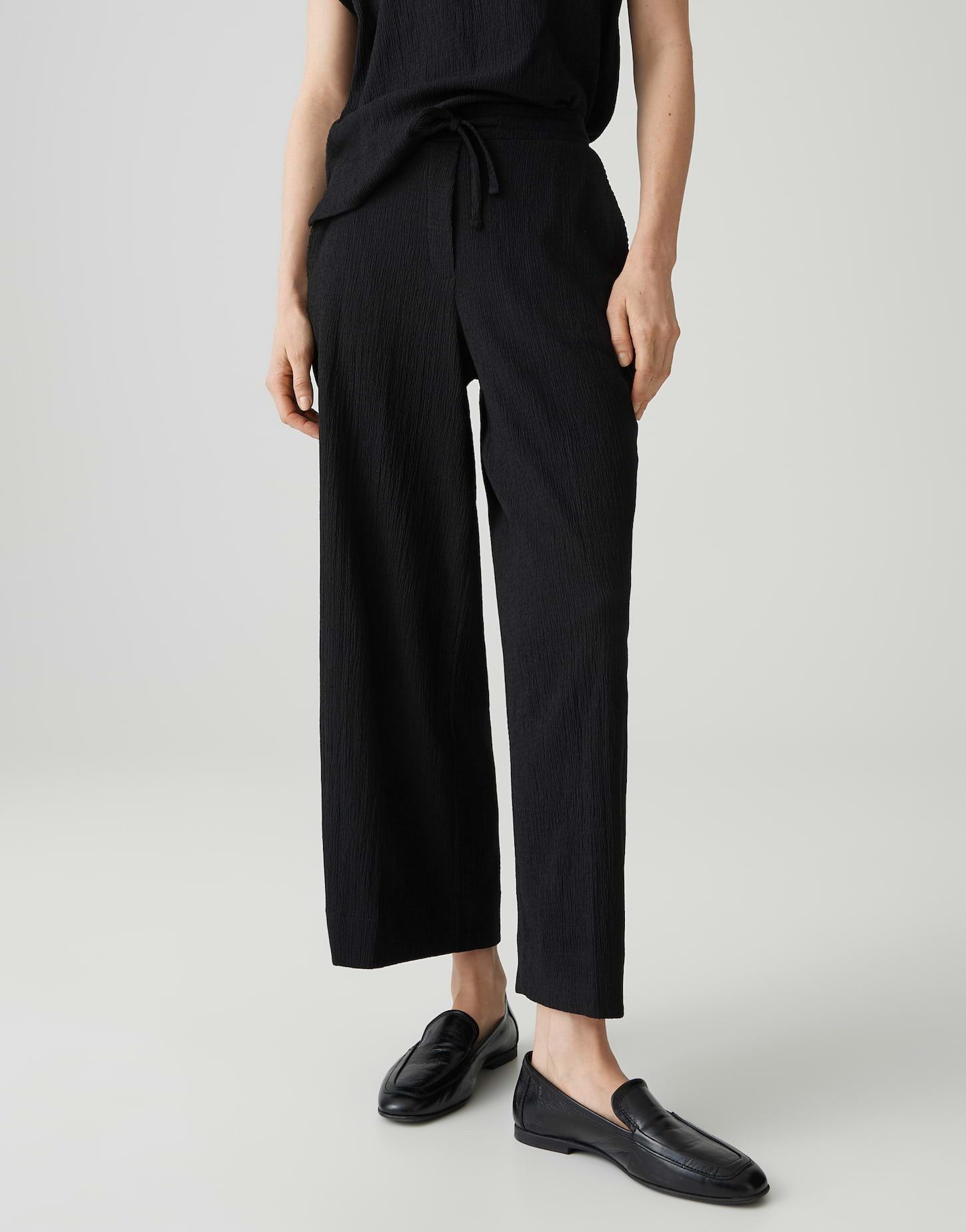 OPUS Stoffhose Meleni aus weichem Jersey mit Crinkle Effekt Mit Eingrifftaschen für praktische Alltagslooks