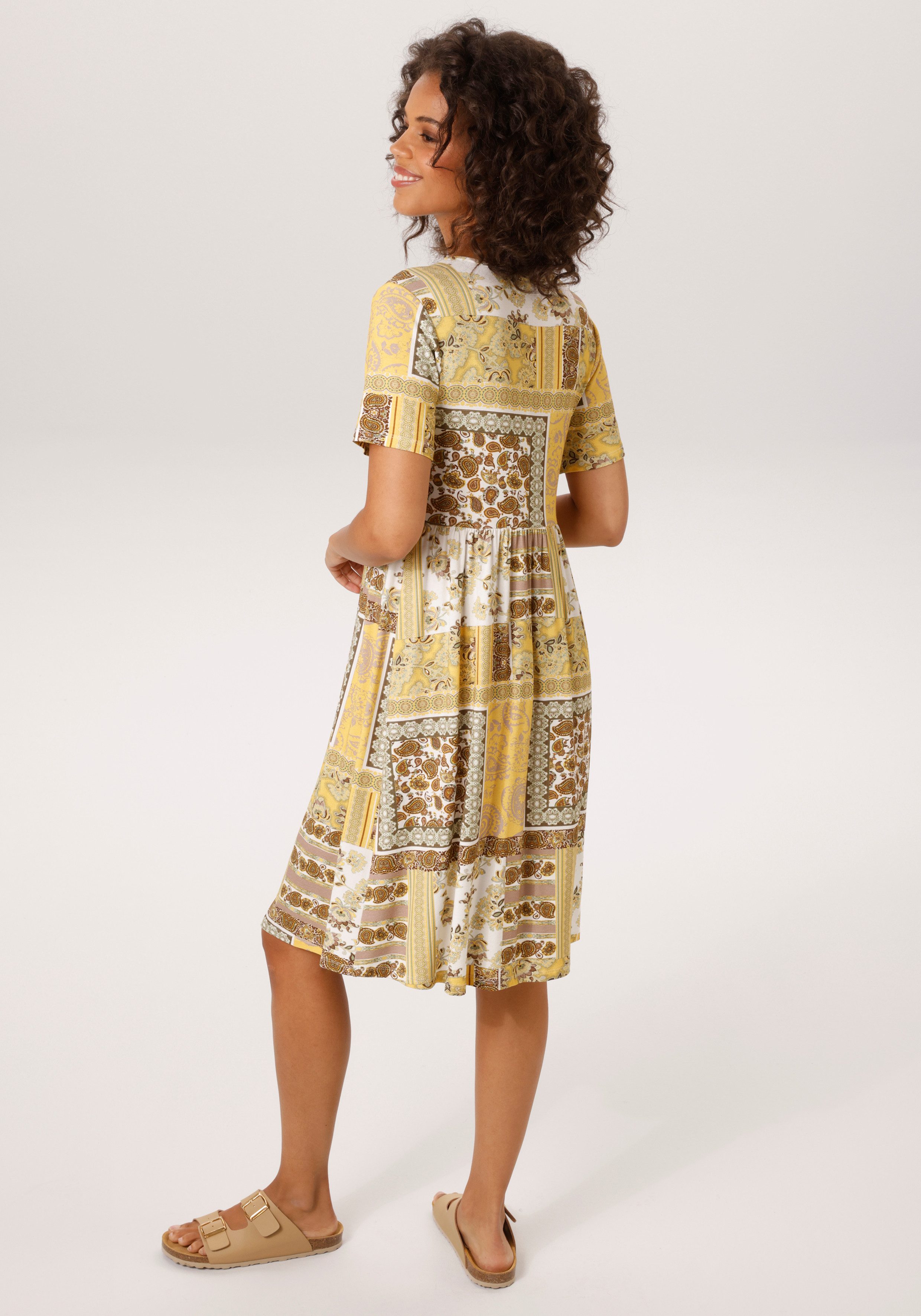 Aniston CASUAL Sommerkleid im fantasievollen Patch-Dessin- jedes Teil ein U günstig online kaufen