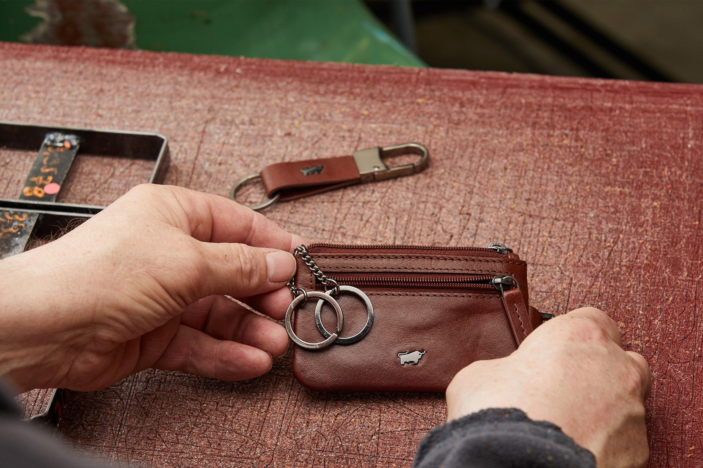 Braun Büffel Schlüsseltasche COUNTRY Hook, mit palisandro und 2 Karabiner Schlüsseletui Schlüsselringen