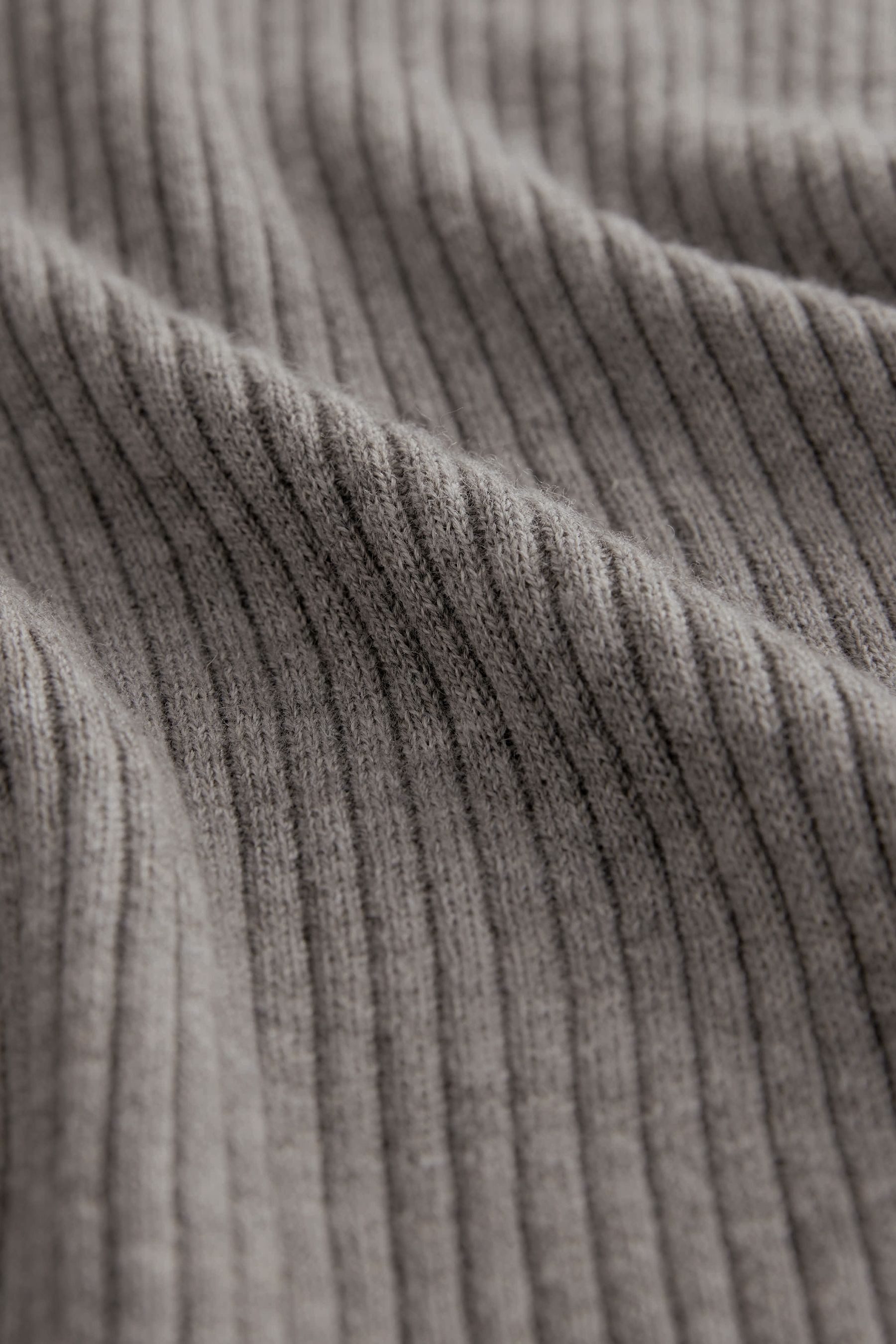 LAURA ASHLEY Strickjacke Laura Ashley kurze, gerippte Lounge-Strickjacke (1-tlg)