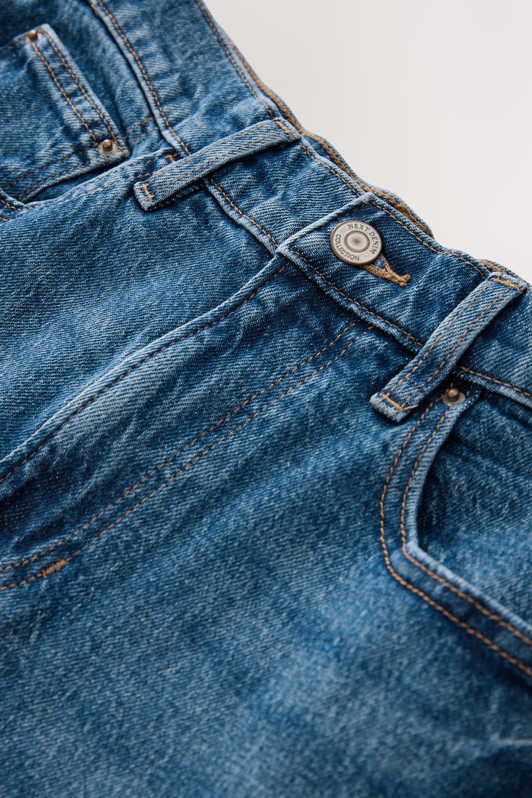 Next Mom-Jeans Gestufte Mom-Jeans mit Comfort-Stretch (1-tlg)