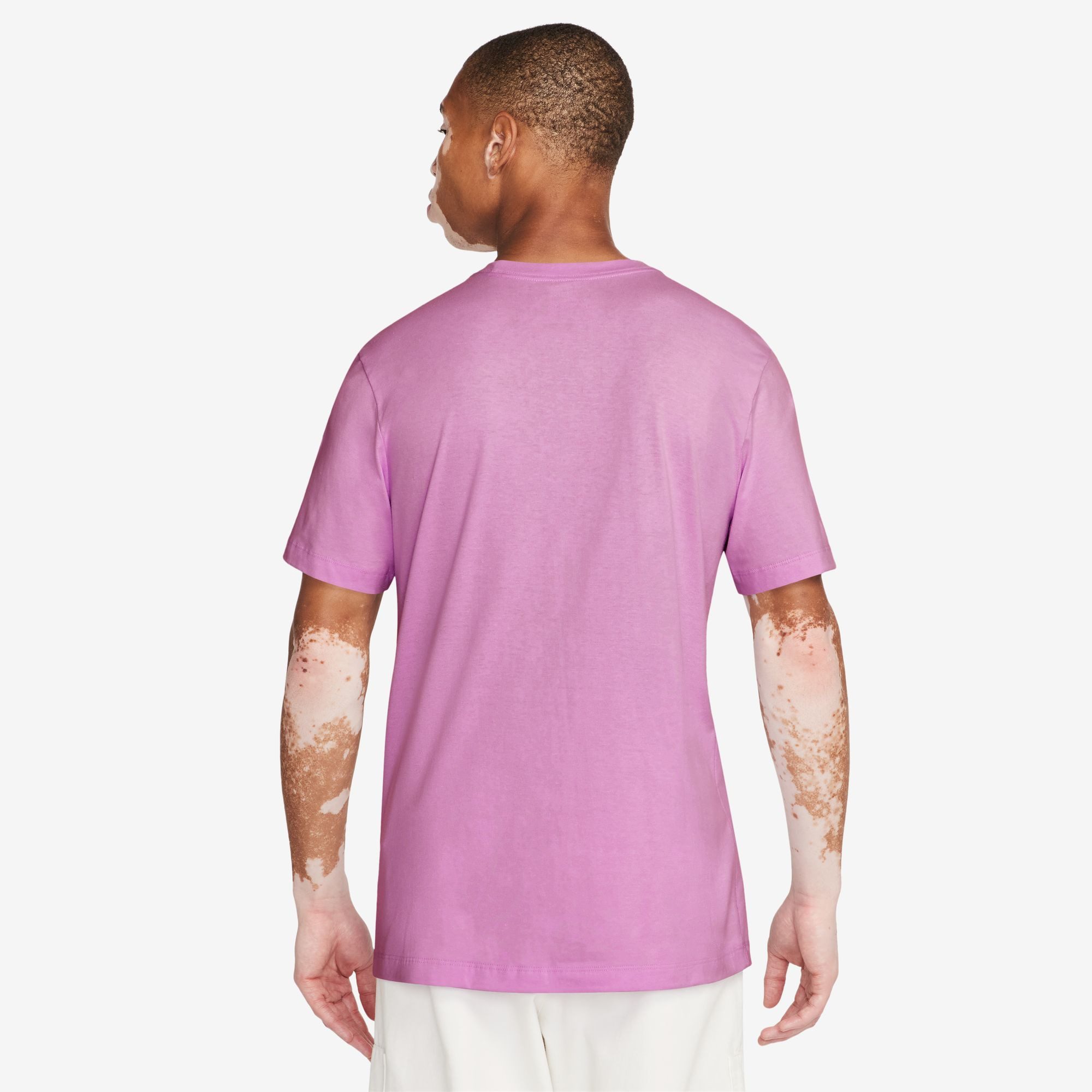 Nike Sportswear T-Shirt M NSW TEE ICON SWOOSH Kurzarm, Rundhalsausschnitt, aus Baumwolle