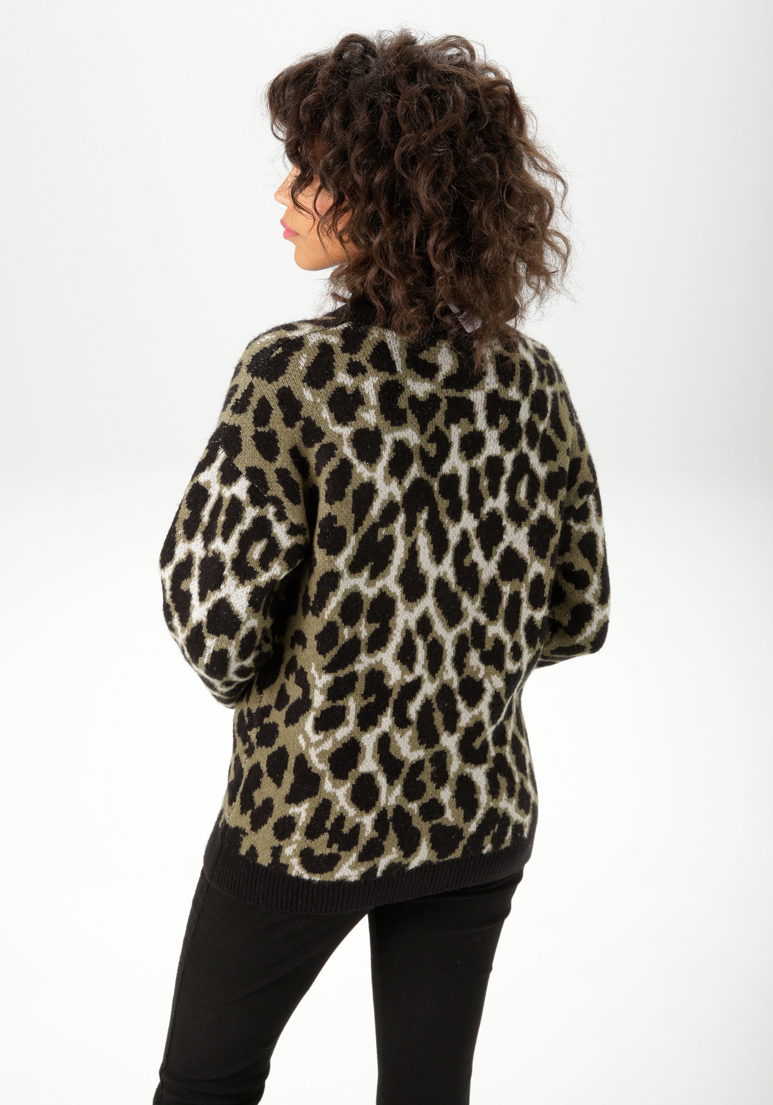 Aniston CASUAL Strickjacke im trendfarbigen Leo-Muster günstig online kaufen
