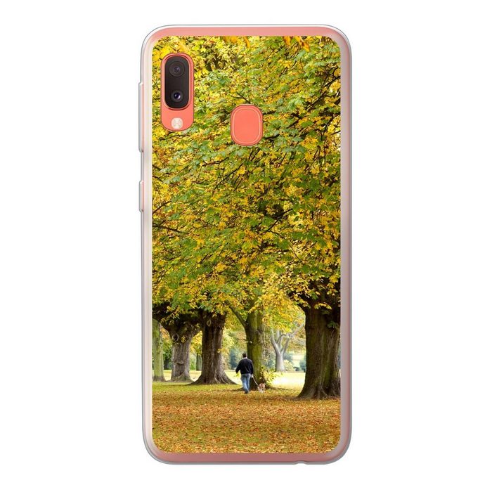 MuchoWow Handyhülle Kastanienbäume in einer Reihe in Northampton England Handyhülle Samsung Galaxy A20e Smartphone-Bumper Print Handy