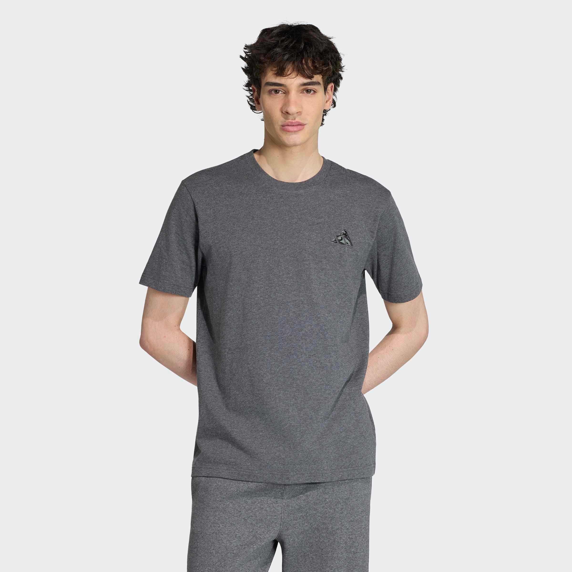 adidas Sportswear T-Shirt CAMO GRAFIK, KLEINE LOGOSTICKEREI
